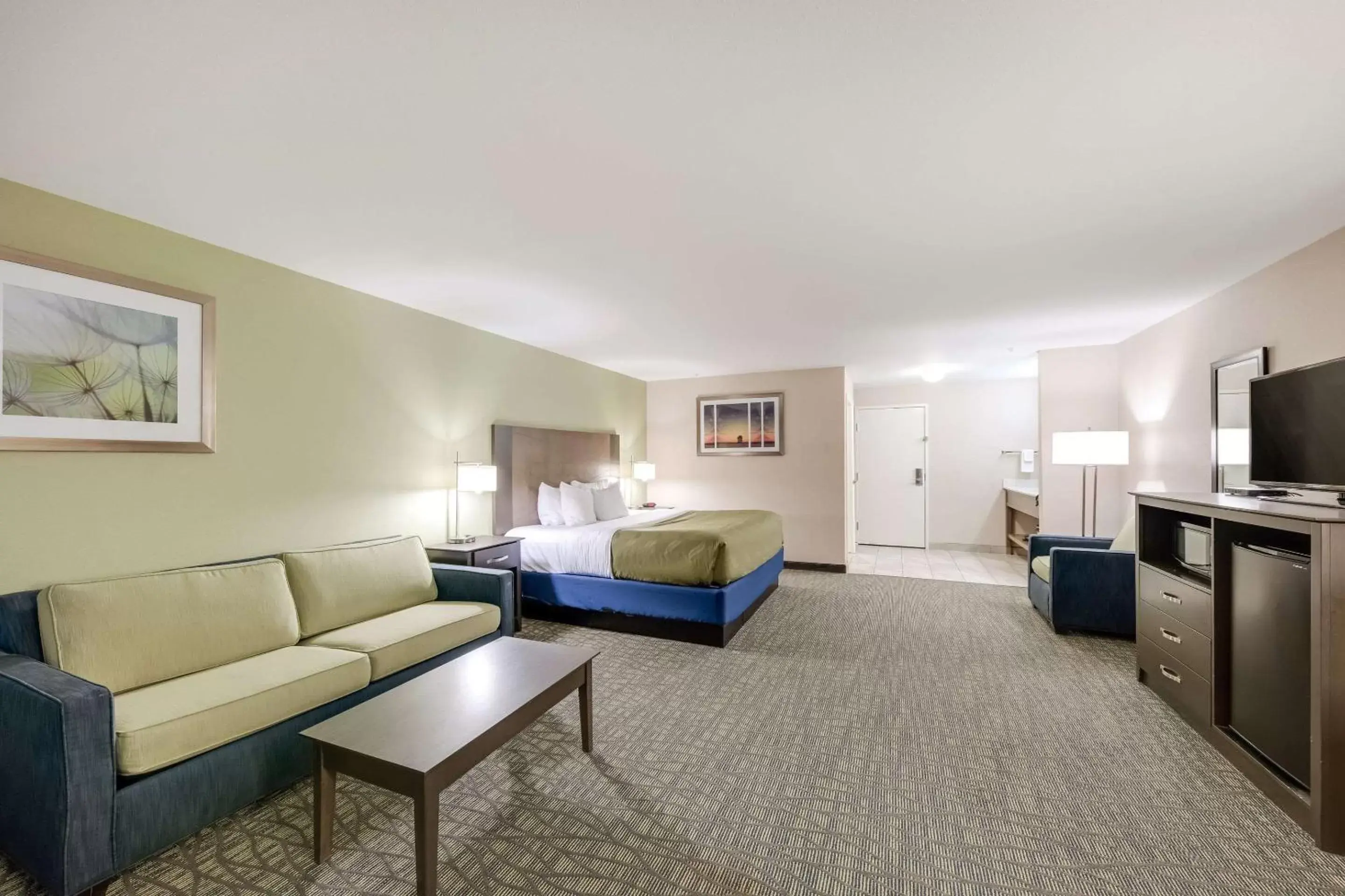Bed, Seating Area in Quality Inn & Suites