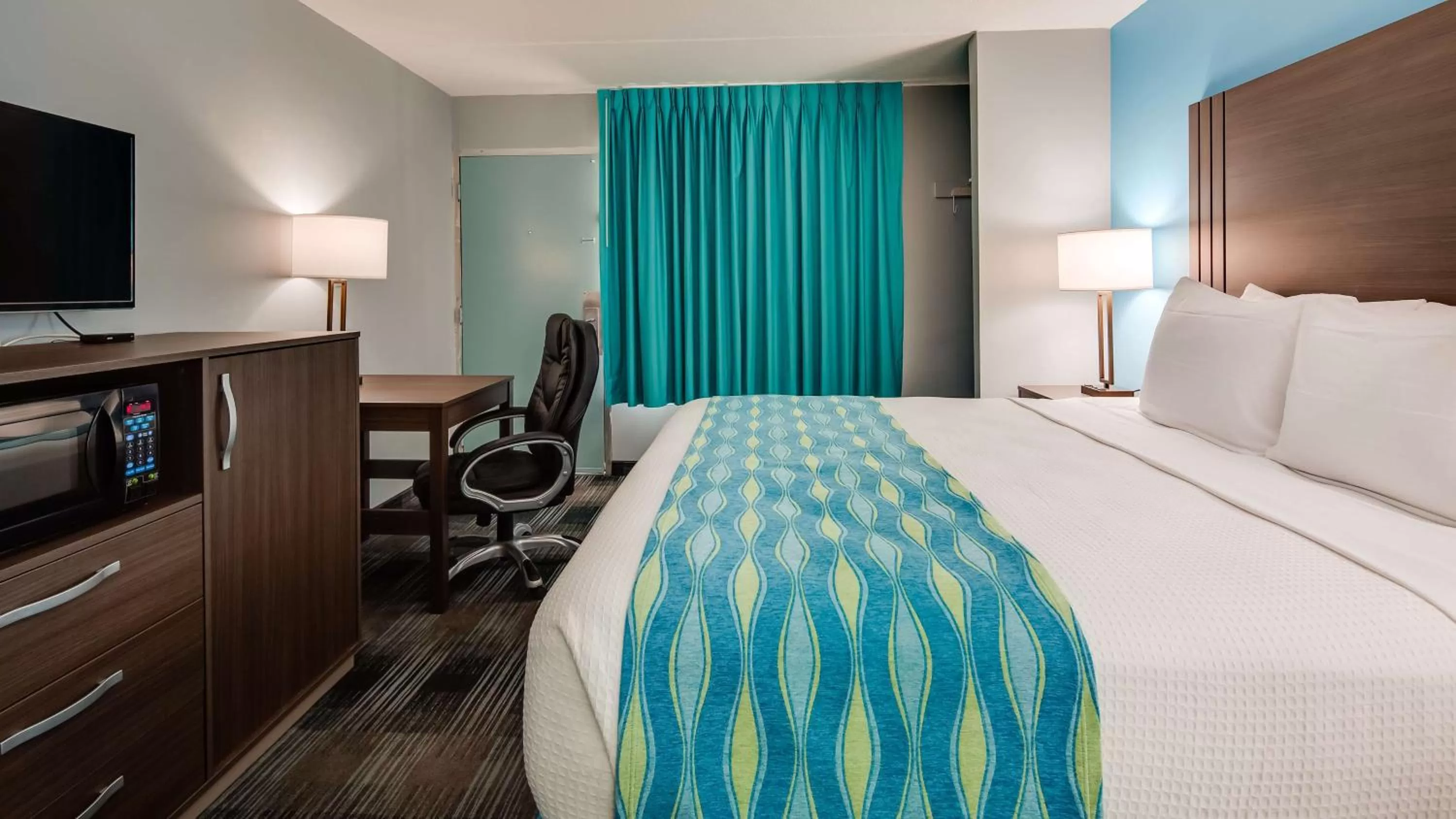 Photo of the whole room, Bed in SureStay Hotel by Best Western Jacksonville South