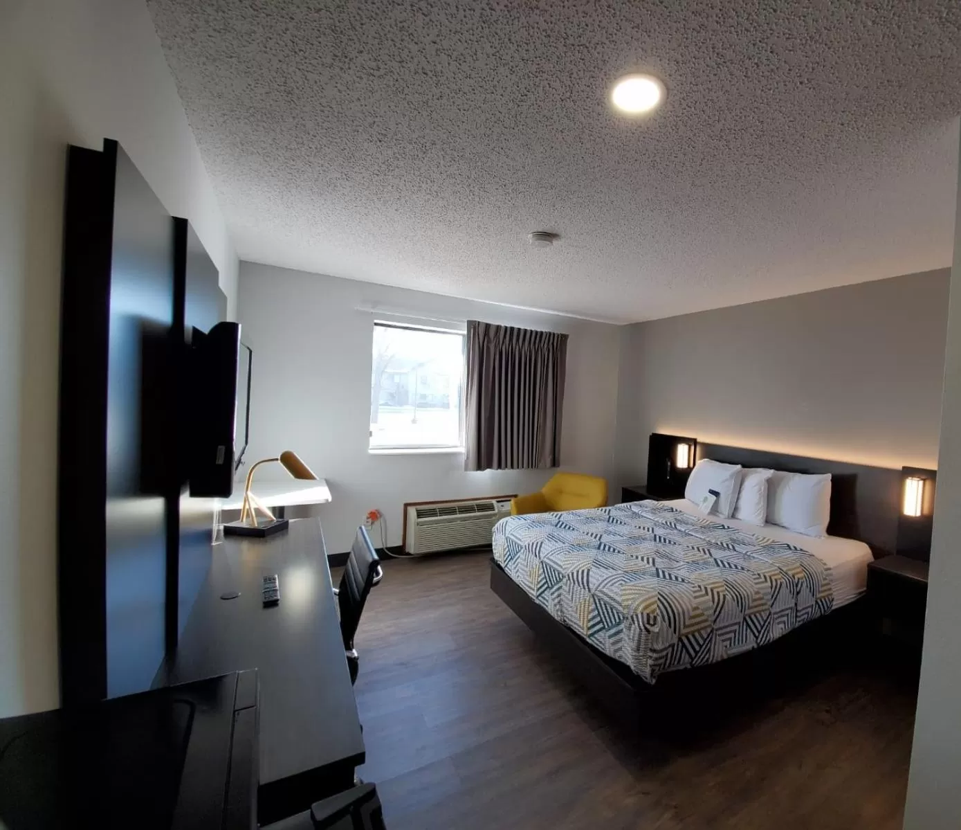 Bedroom, Bed in Motel 6-Kewanee, IL