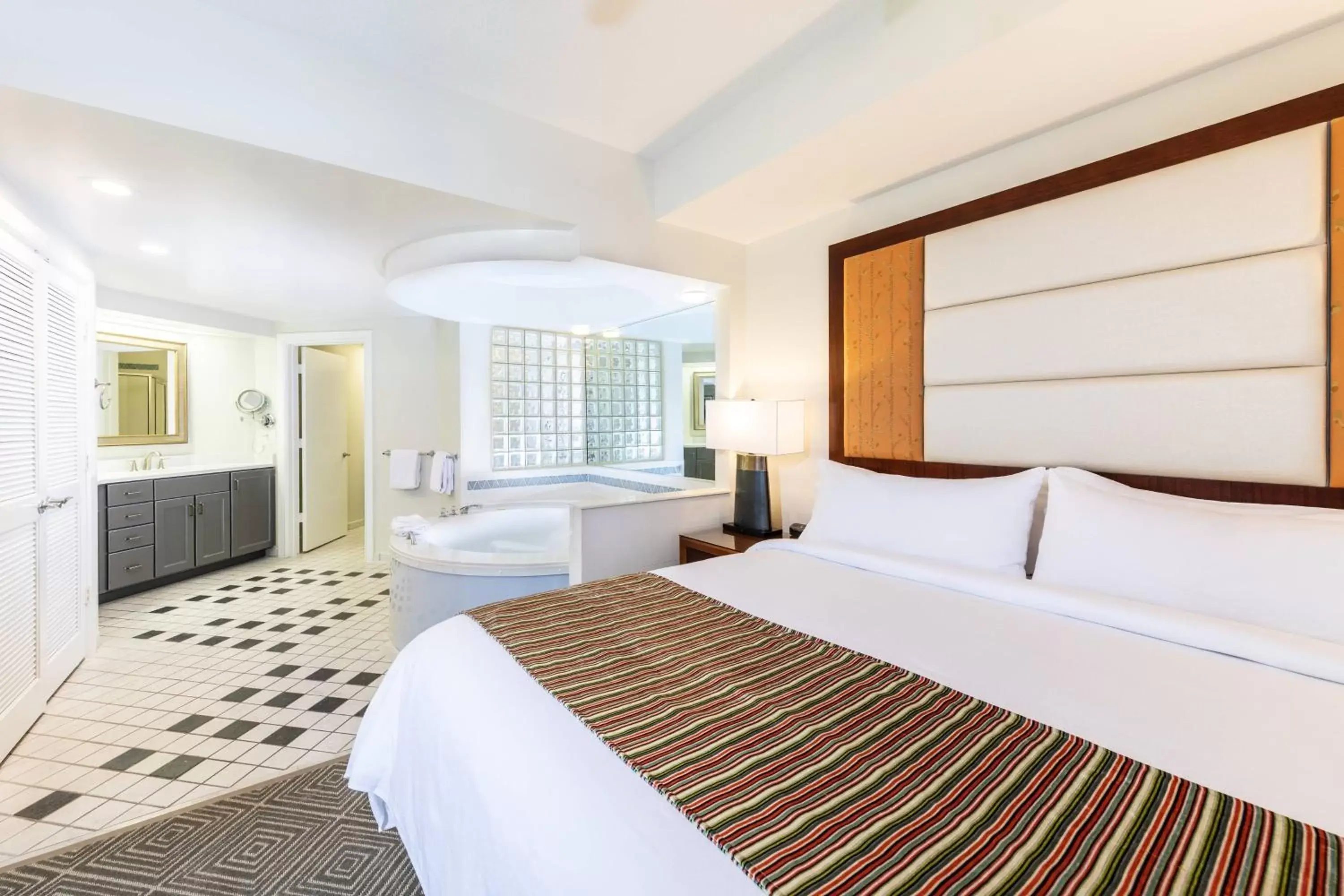 Bedroom, Bed in Marriott's Imperial Palms Villas
