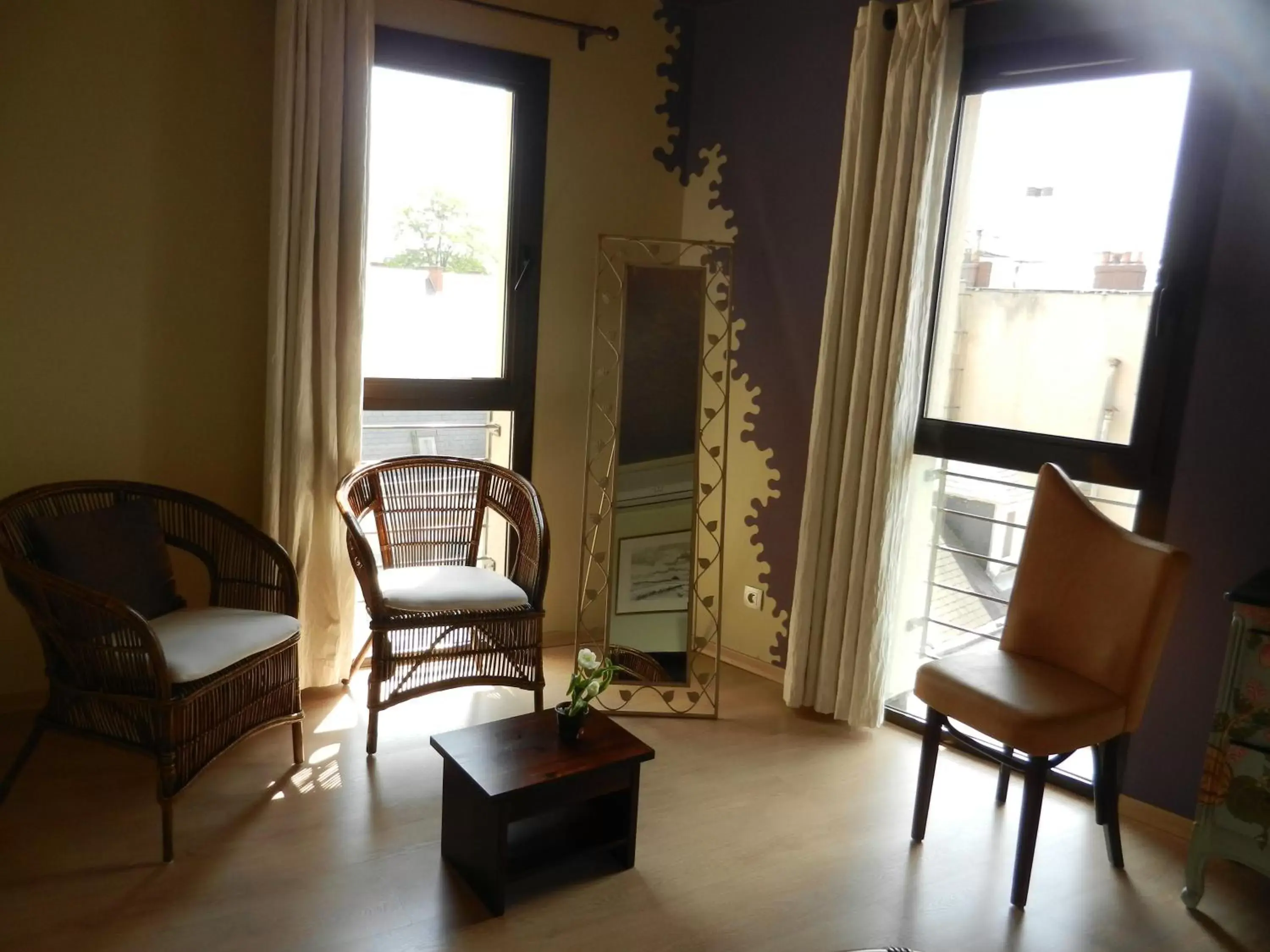 Seating Area in L'HÔTEL de CHARTRES