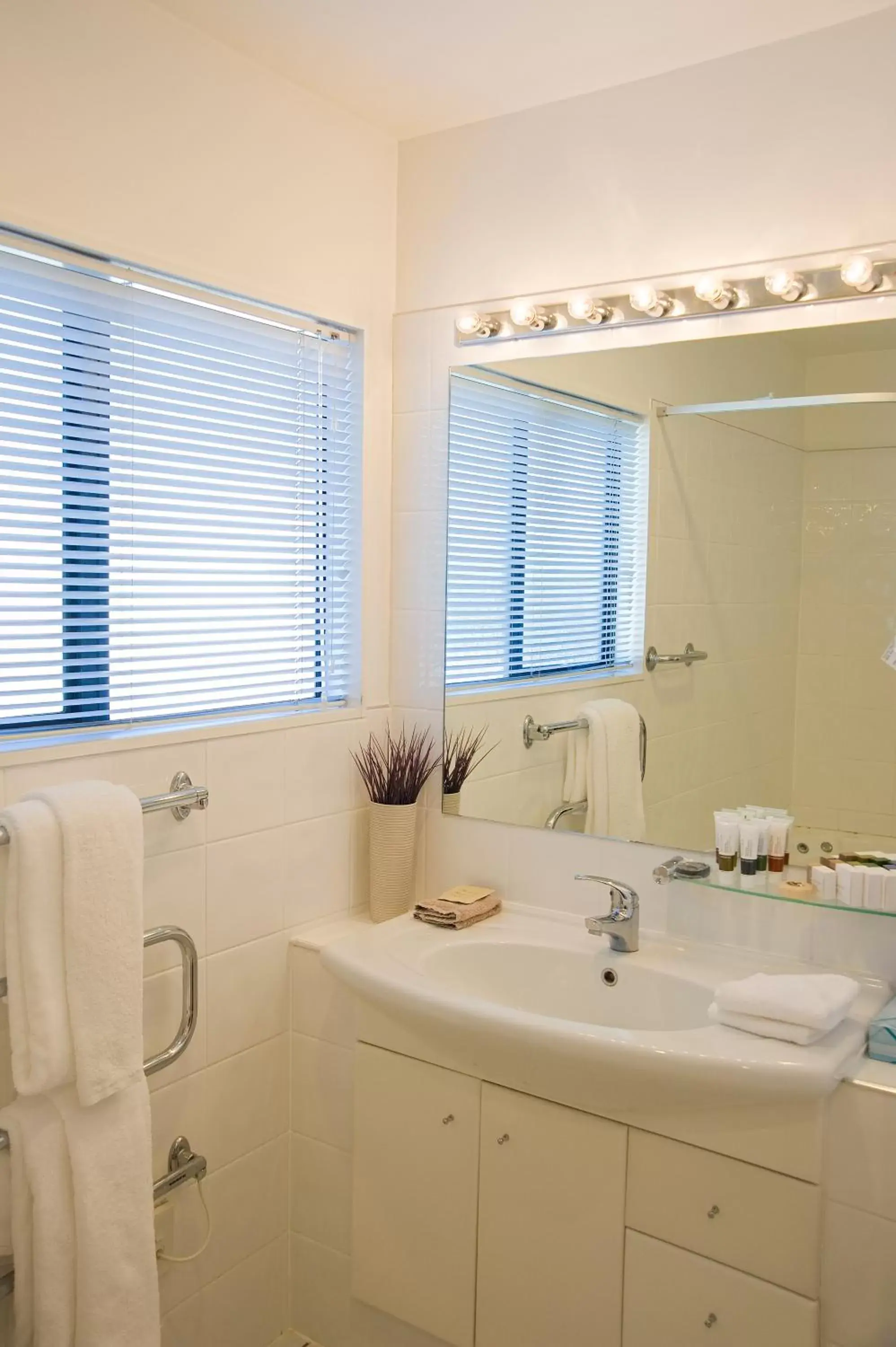 Bathroom in Best Western Ellerslie International Hotel