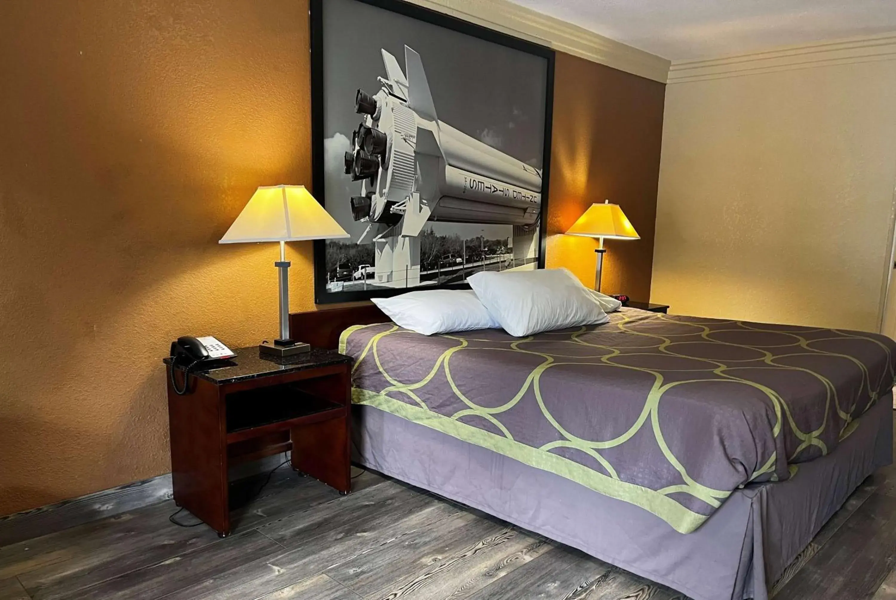 Photo of the whole room, Bed in Super 8 by Wyndham Houston West Katy