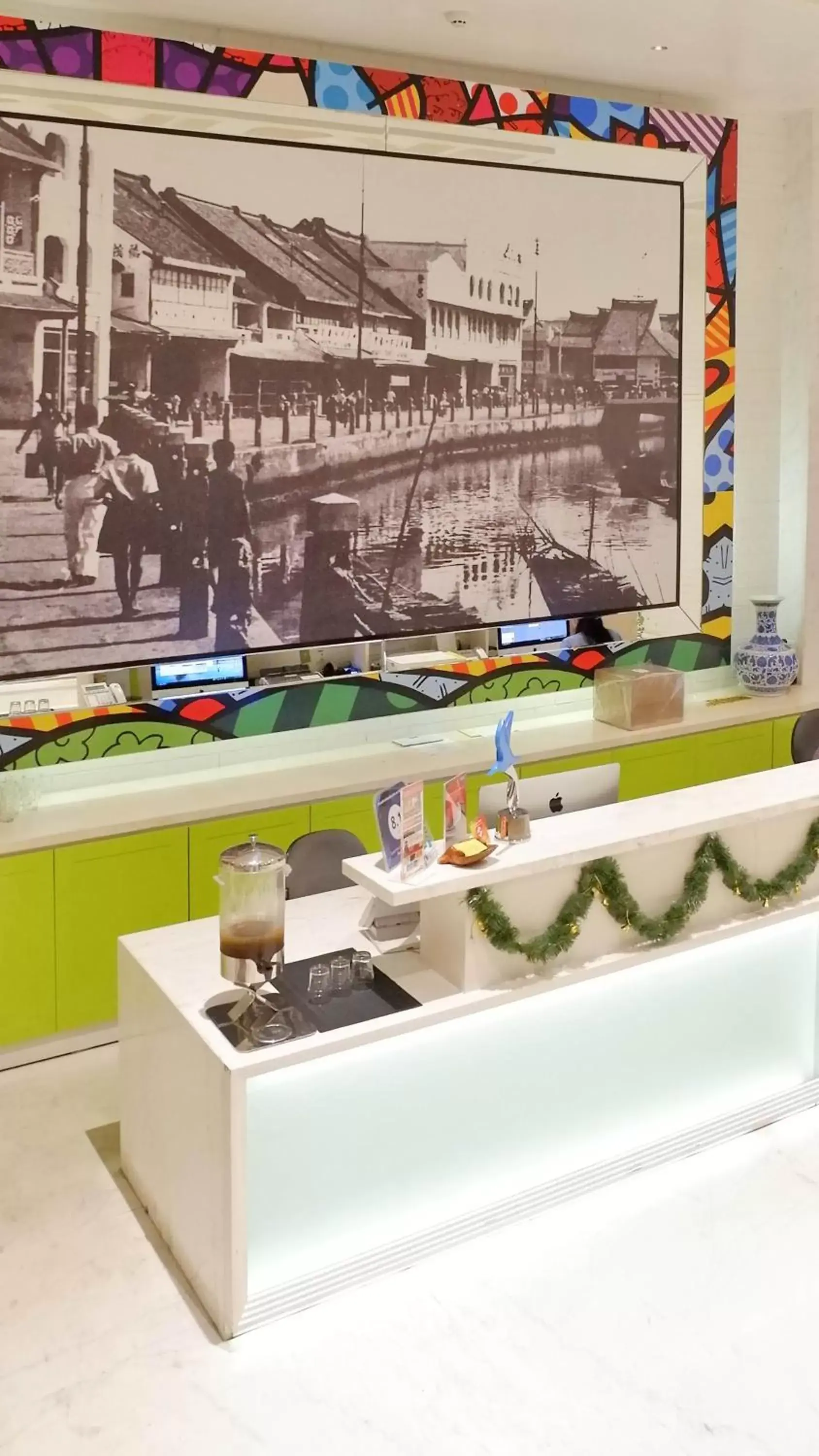 Lobby or reception in MaxOne Signature Glodok Jakarta Lobby or reception in MaxOne Signature Glodok Jakarta