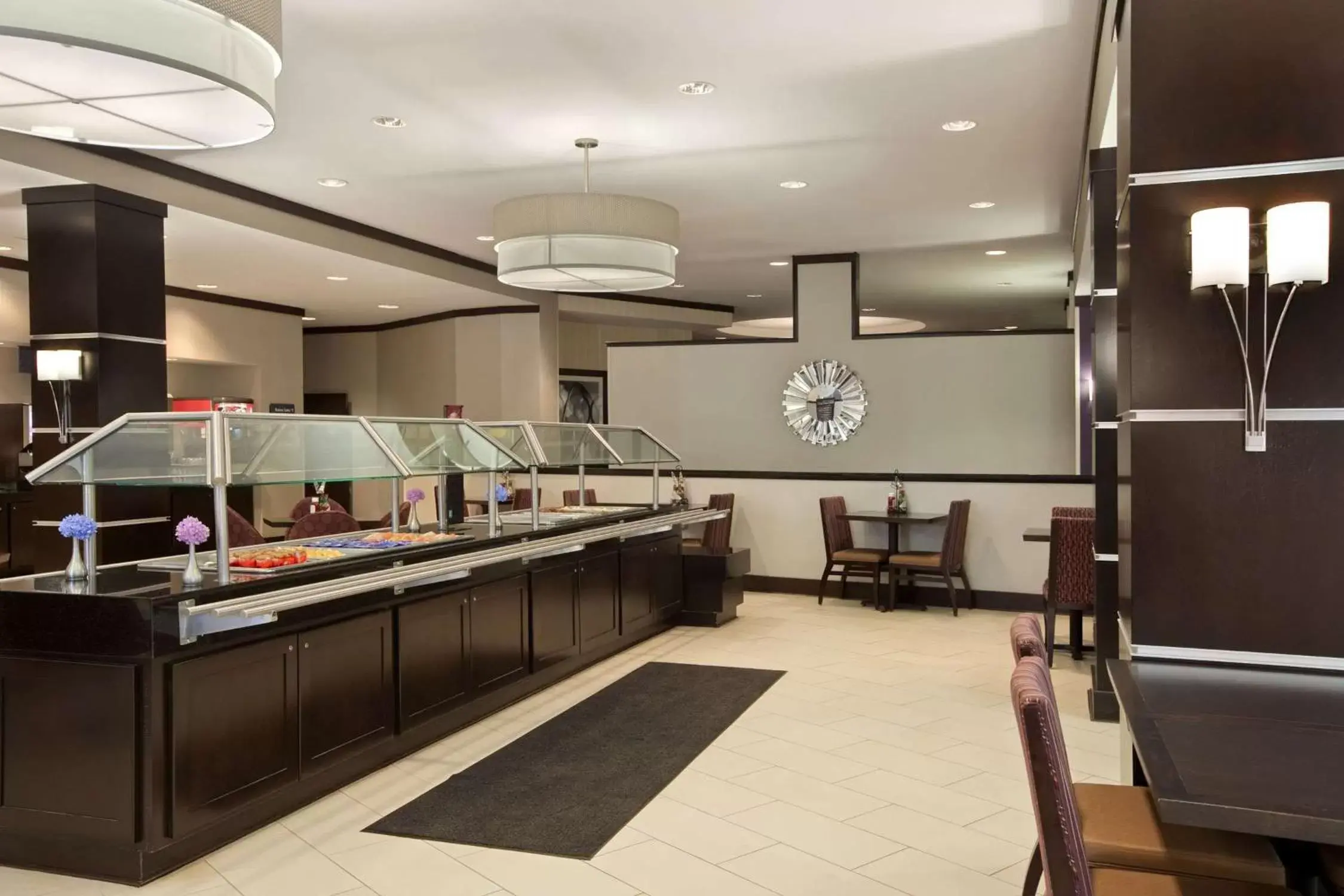 Dining area, Restaurant/Places to Eat in Embassy Suites by Hilton St Louis Airport