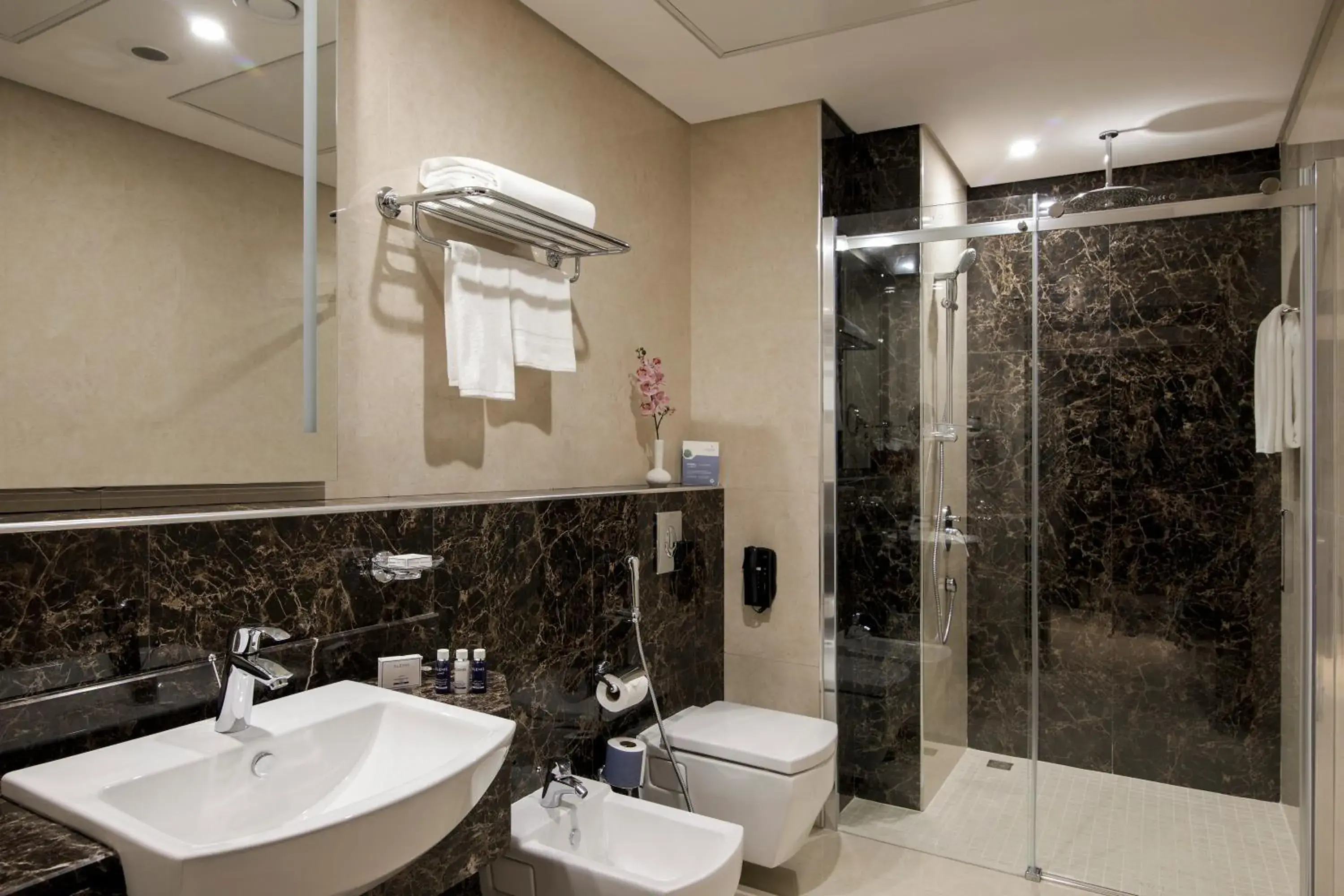 Shower, Bathroom in Cristal Amaken Hotel Riyadh