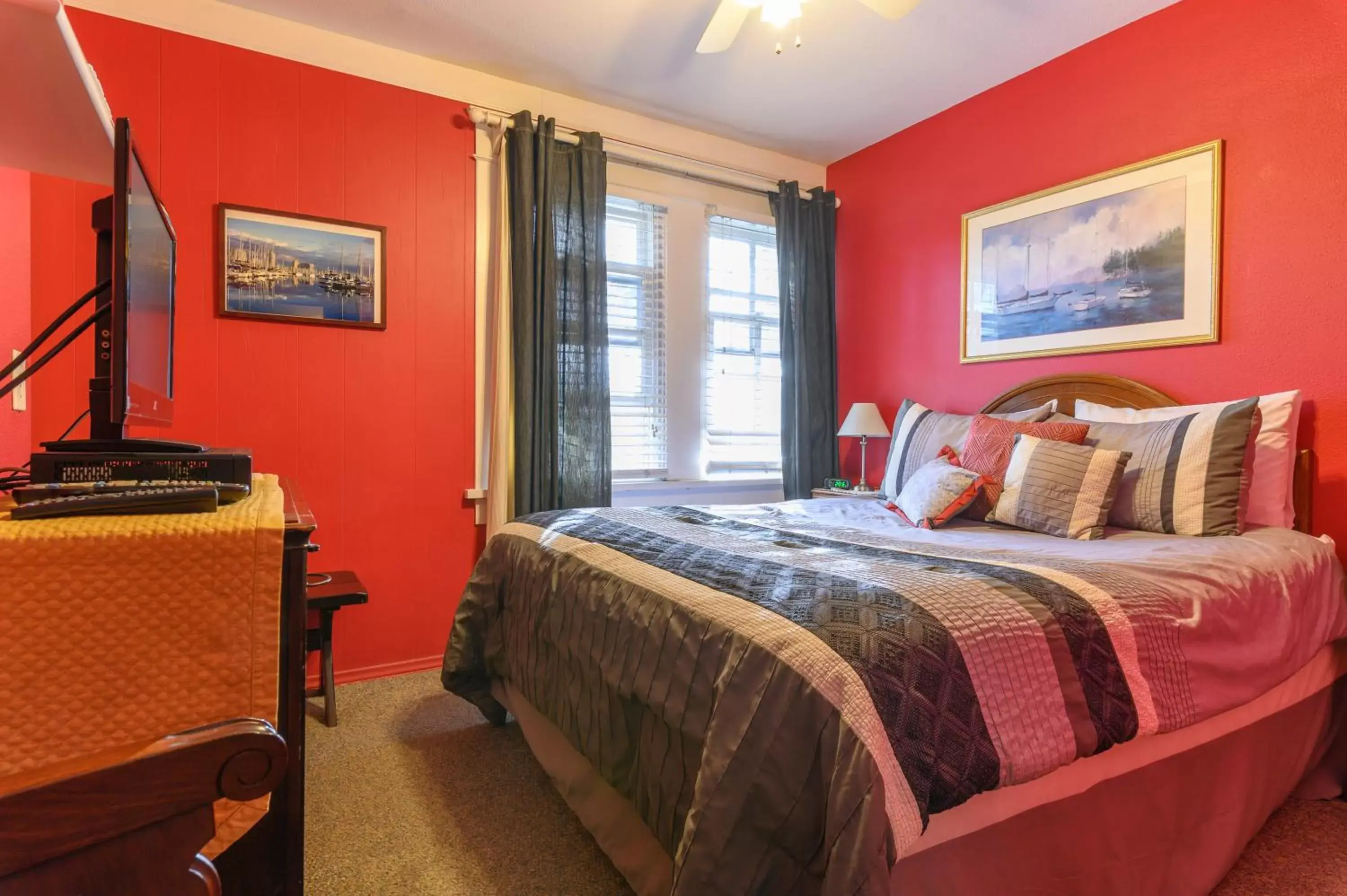 Bedroom, Bed in Beachrunners Inn