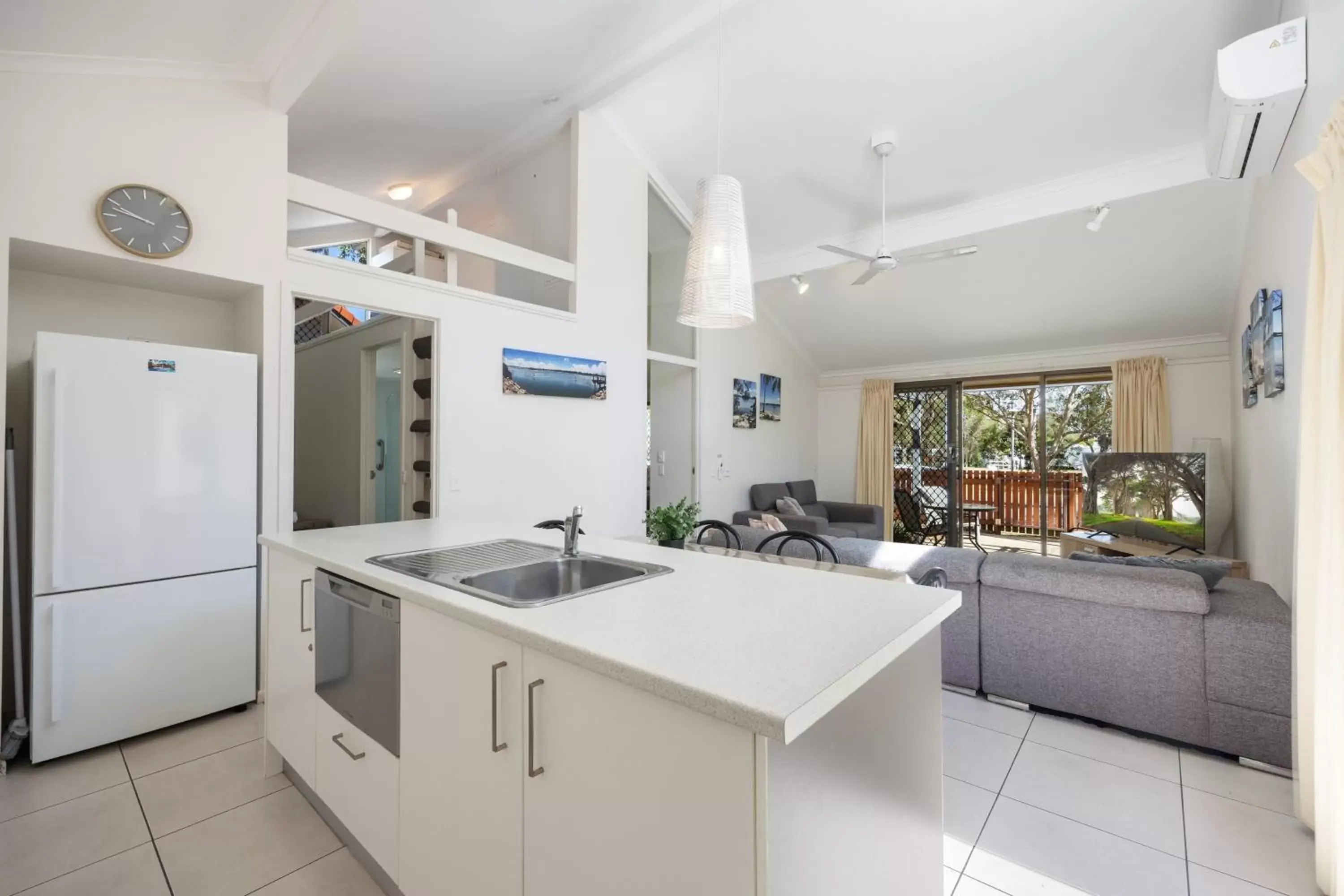 Kitchen/Kitchenette in Wolngarin Holiday Resort Noosa