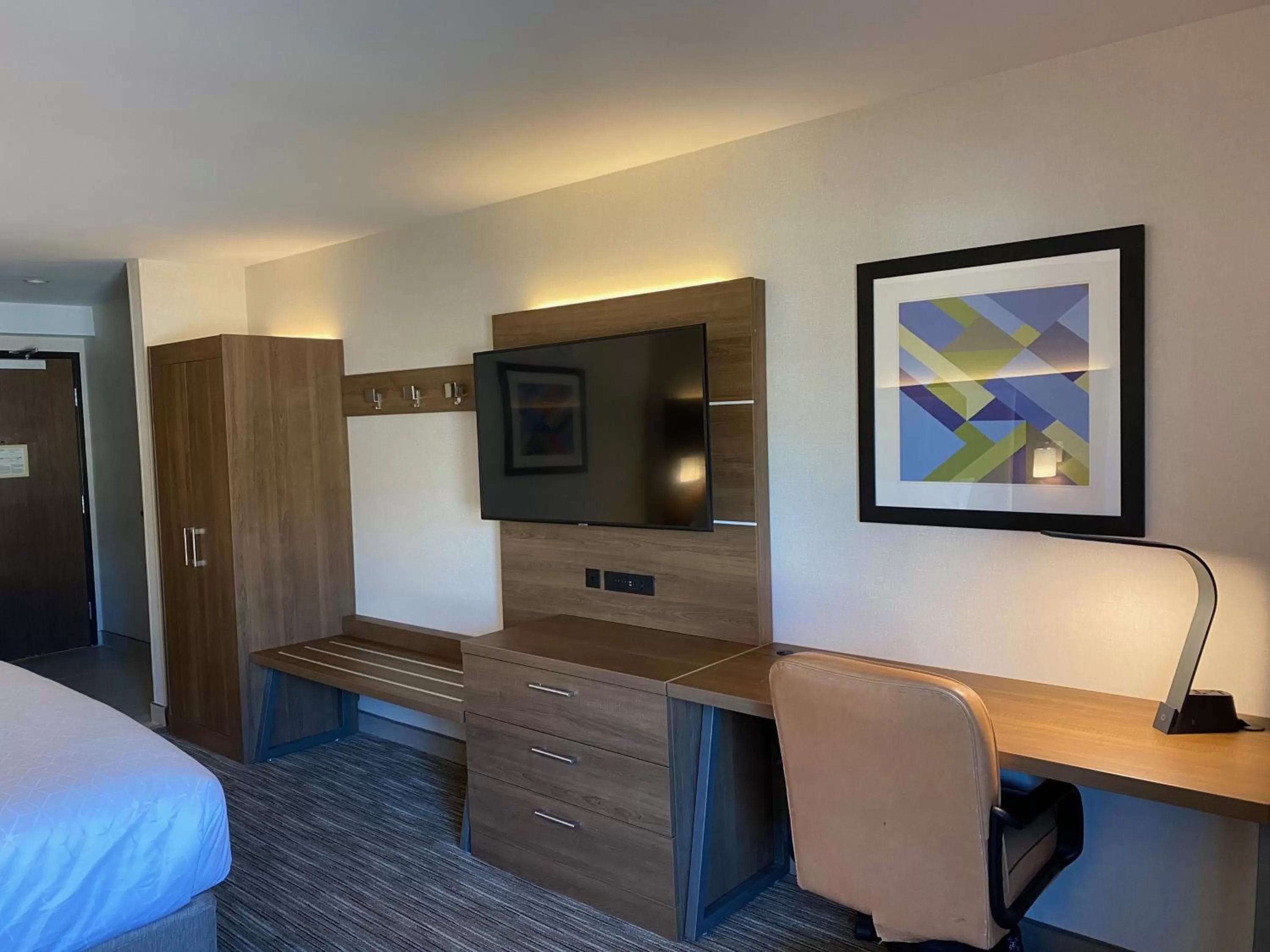 Photo of the whole room, Bed in Holiday Inn Express & Suites Chatsworth by IHG