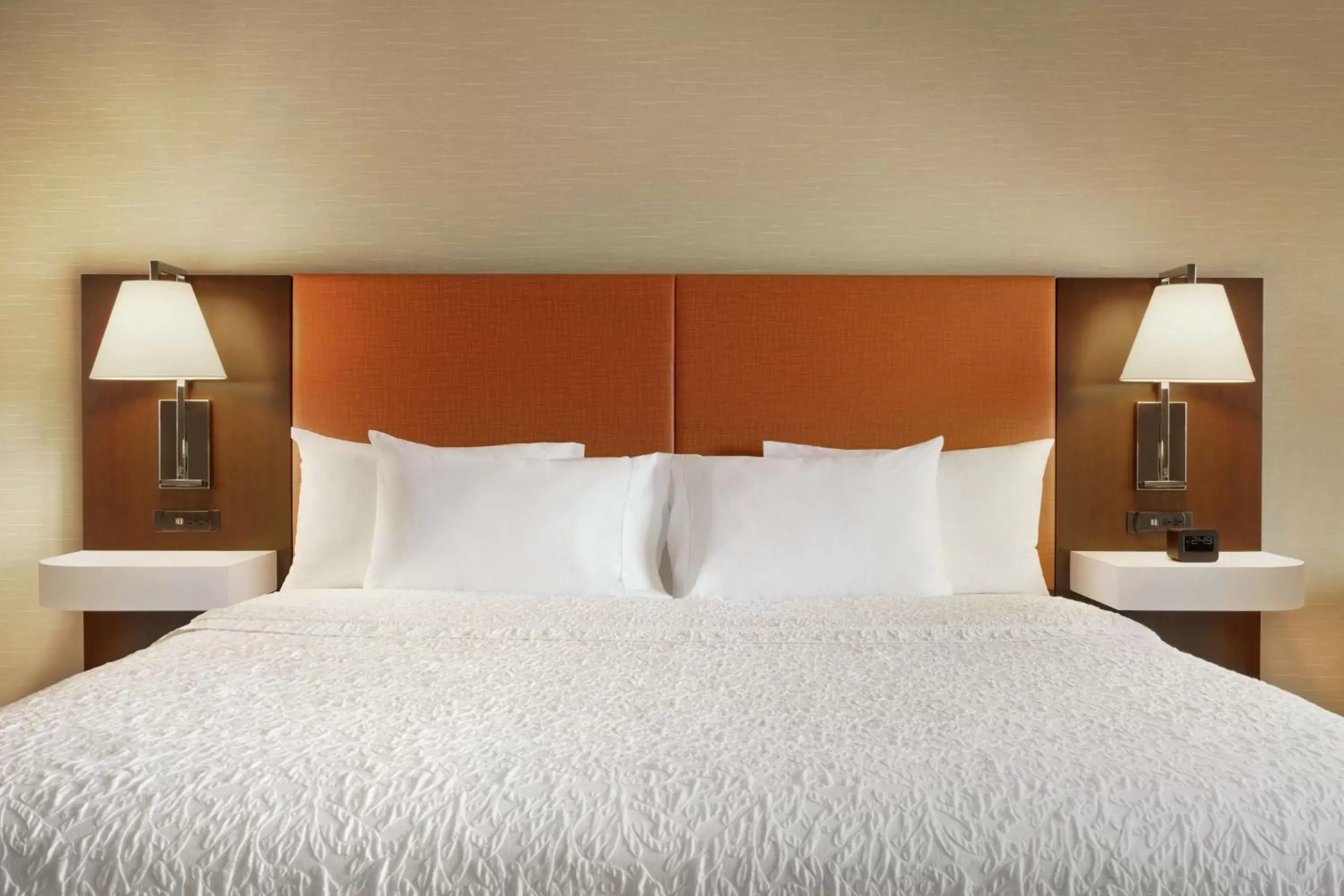 Bed in Hampton Inn & Suites Ephrata - Mountain Springs