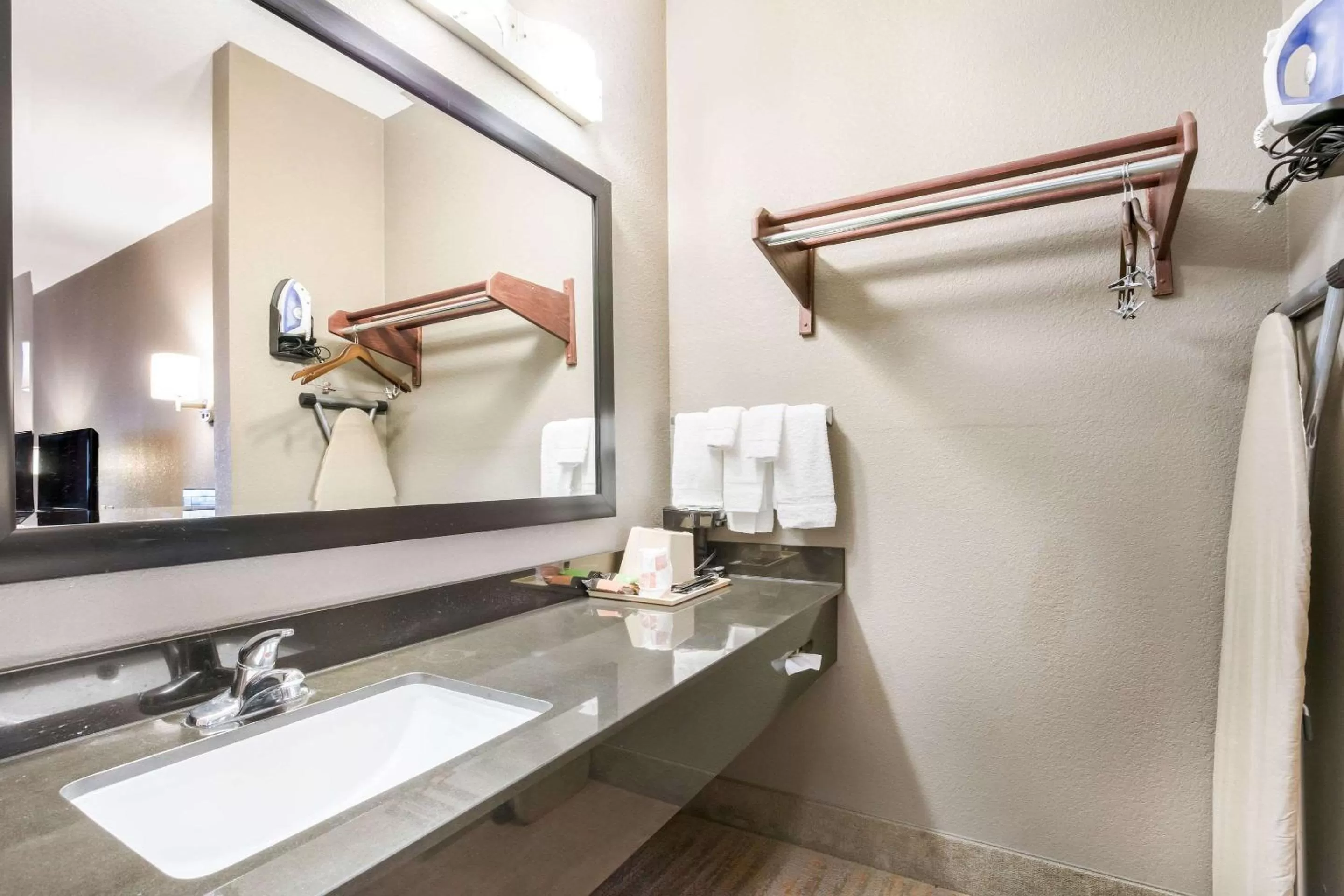 Bedroom in Econo Lodge Forrest City I-40