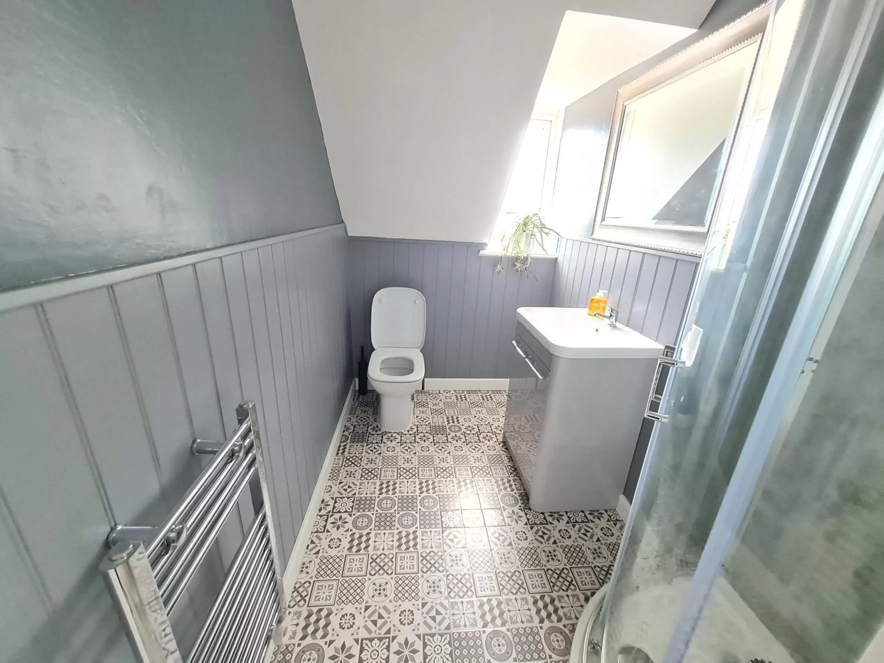 Bathroom in Lemur Lodge