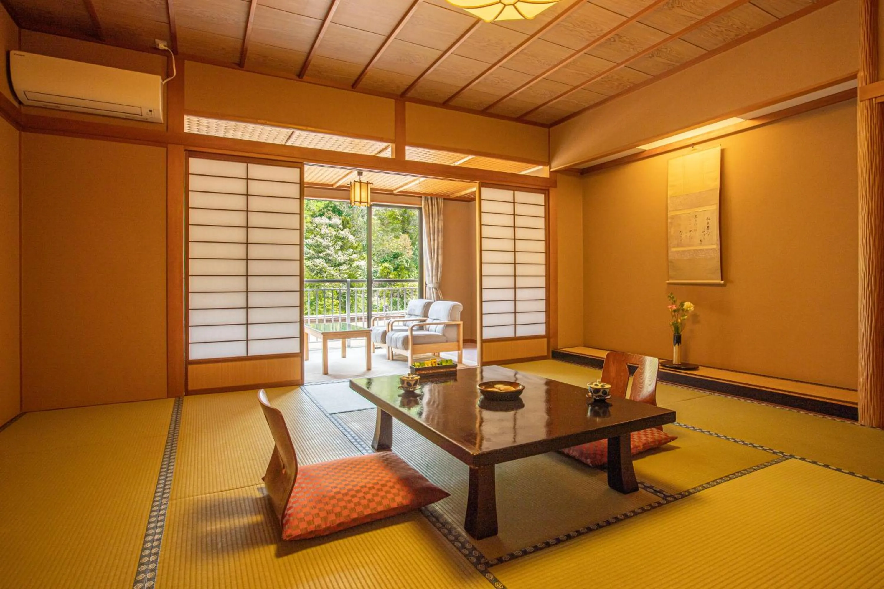 Photo of the whole room in Shirasagiyu Tawaraya