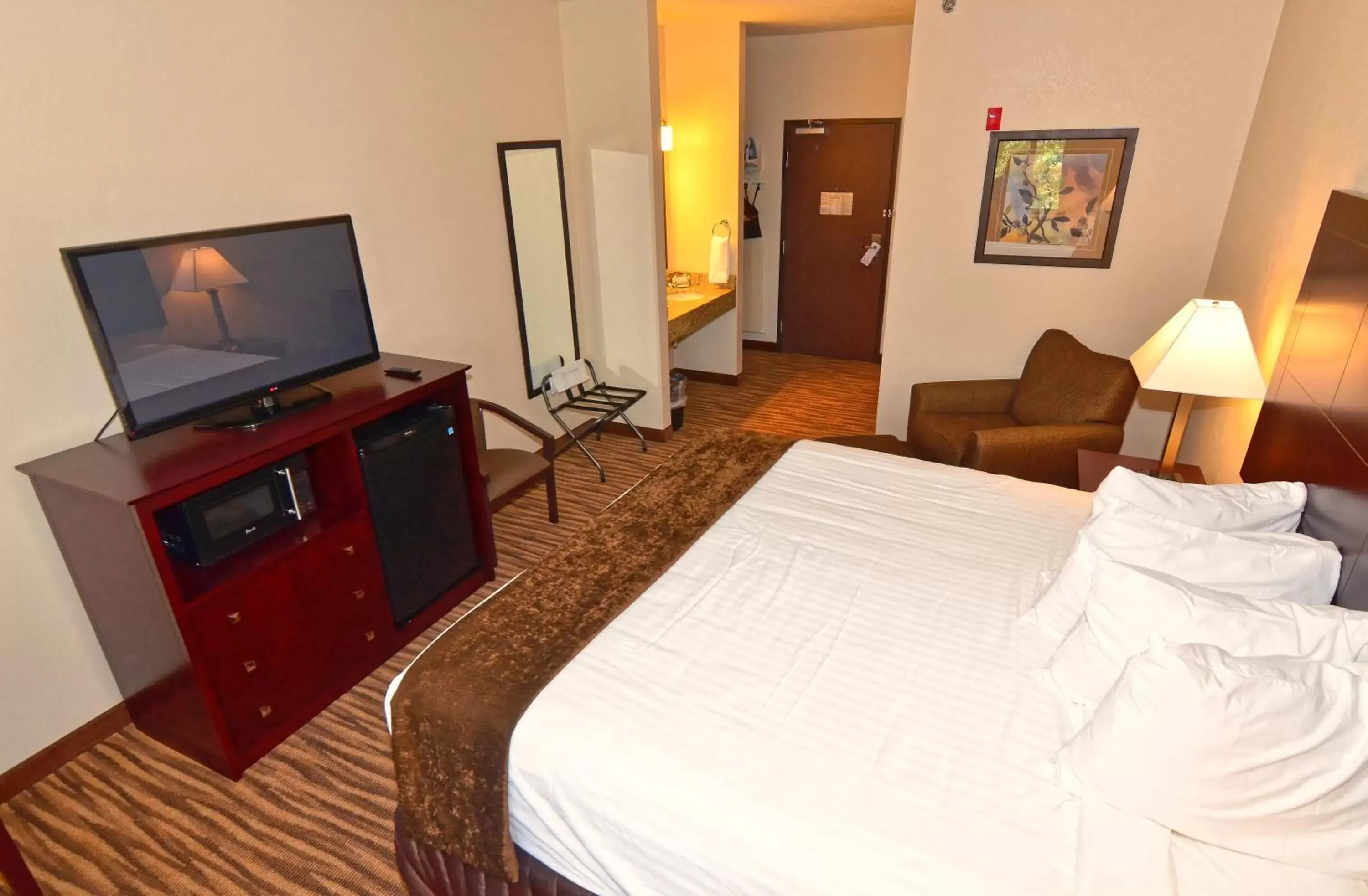 Bed in Cobblestone Inn & Suites - Clarion