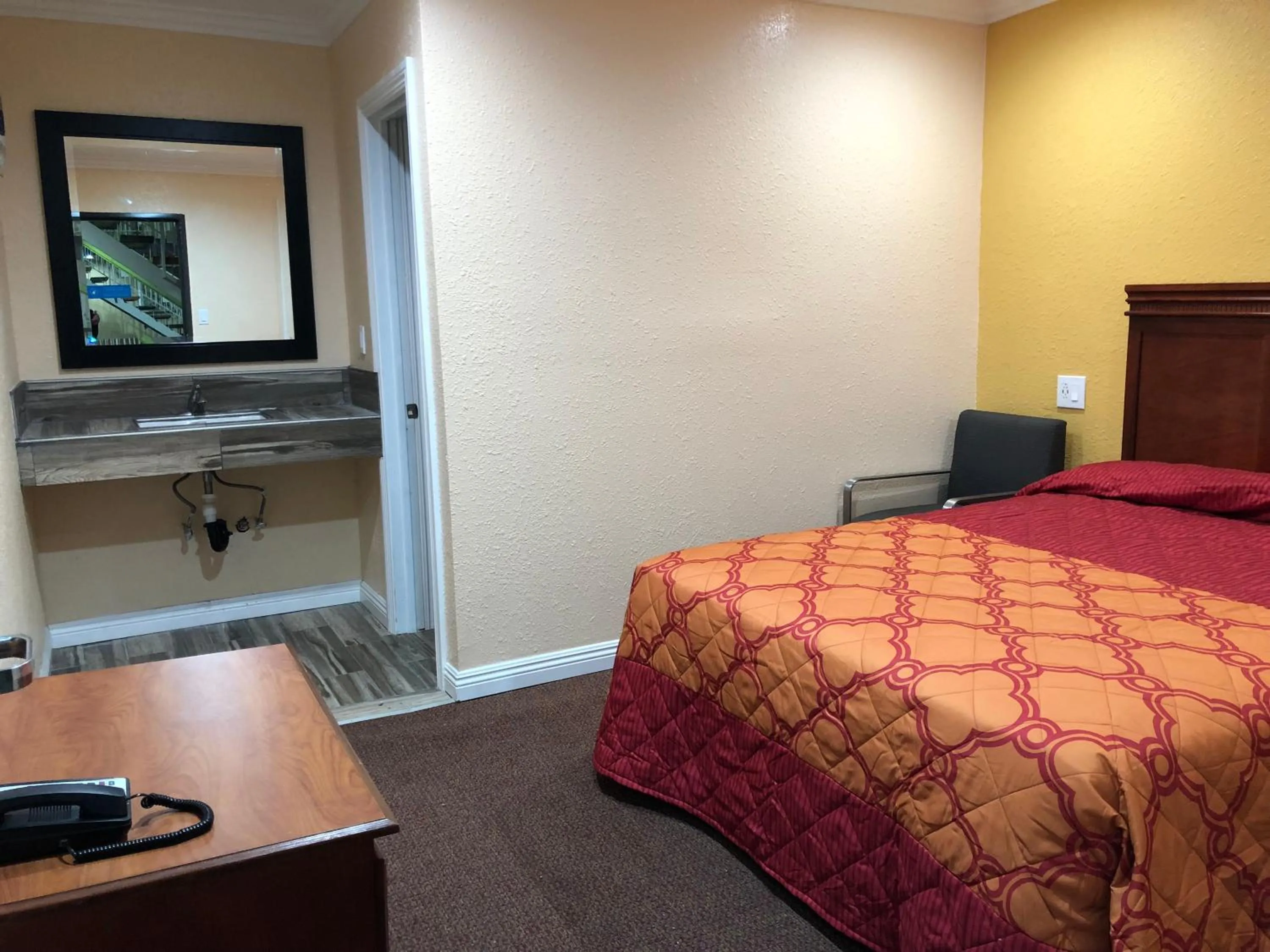 Bed in Rosa Bell Motel - Los Angeles