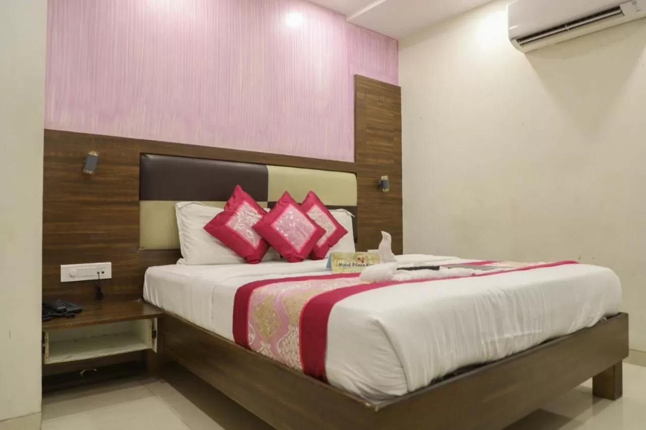 Bed in Hotel Plaza Executive - near BKC