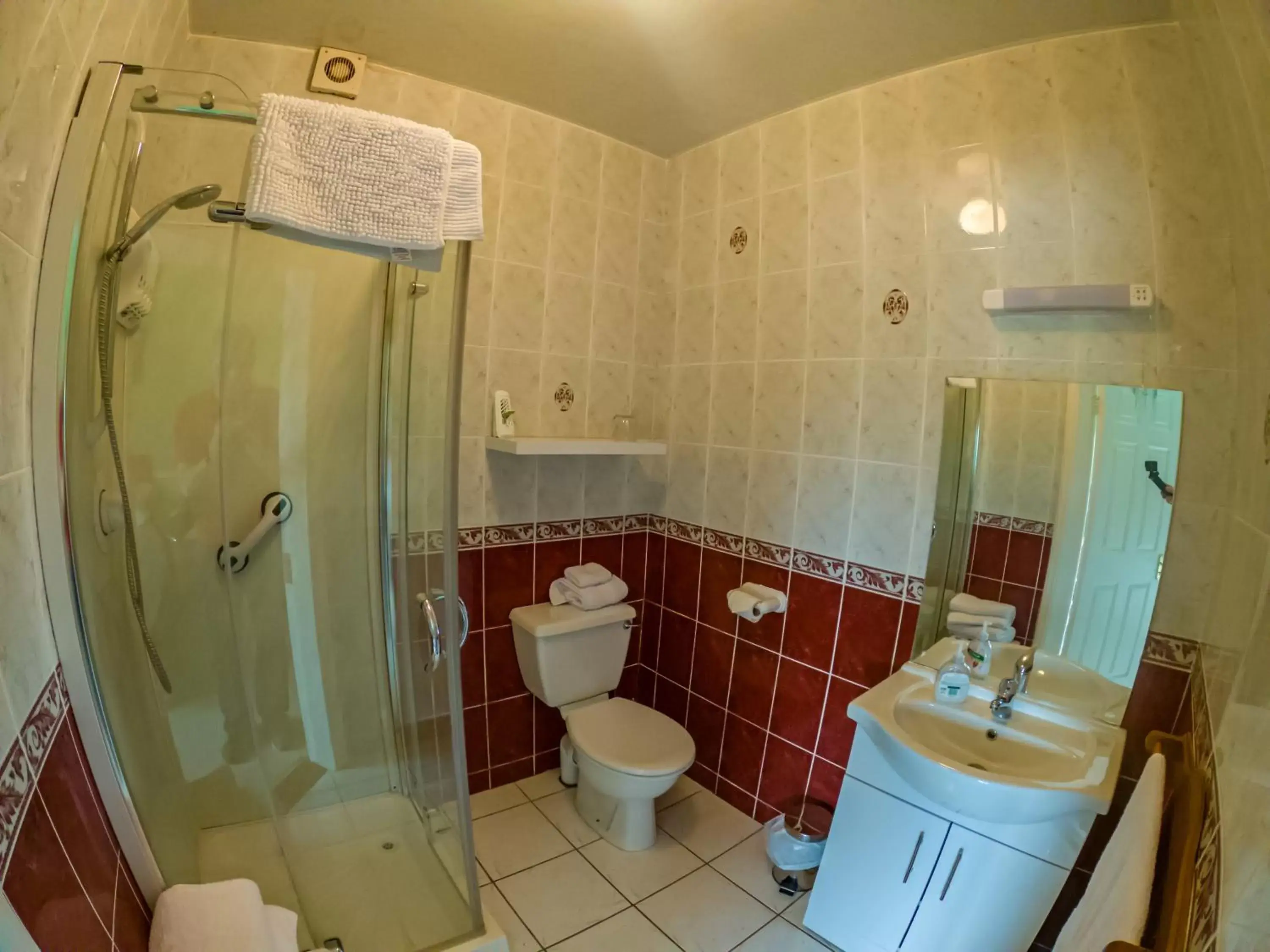 Shower, Bathroom in The Ring Farmhouse