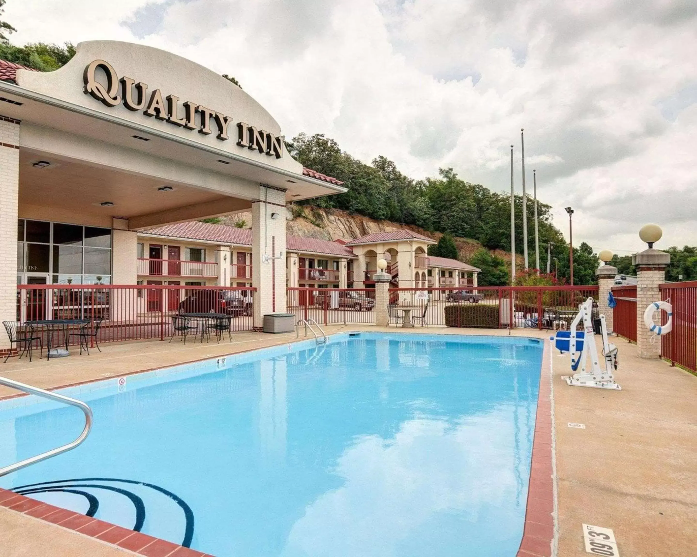 Lobby or reception, Swimming Pool in Quality Inn Conway - Greenbrier