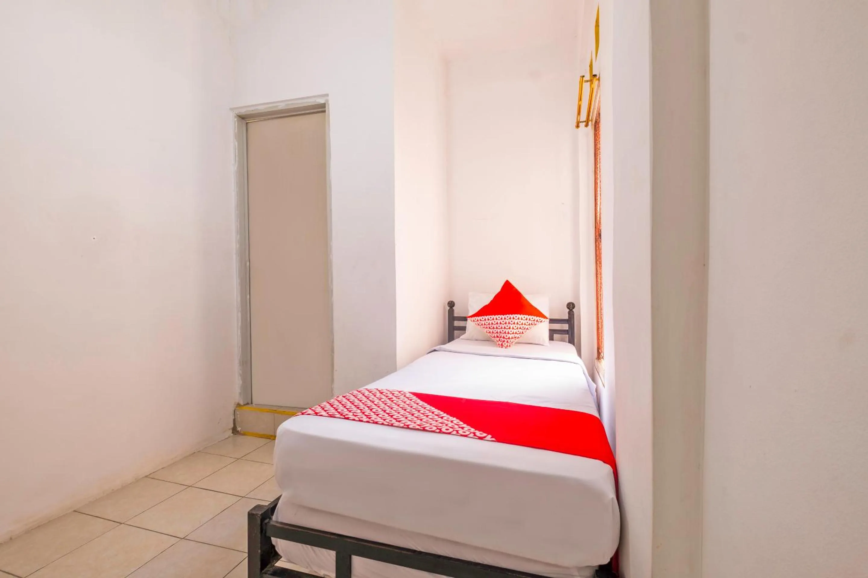 Standard Single Room - single occupancy in OYO 2562 Pondok Tajlibu Syifa Syariah