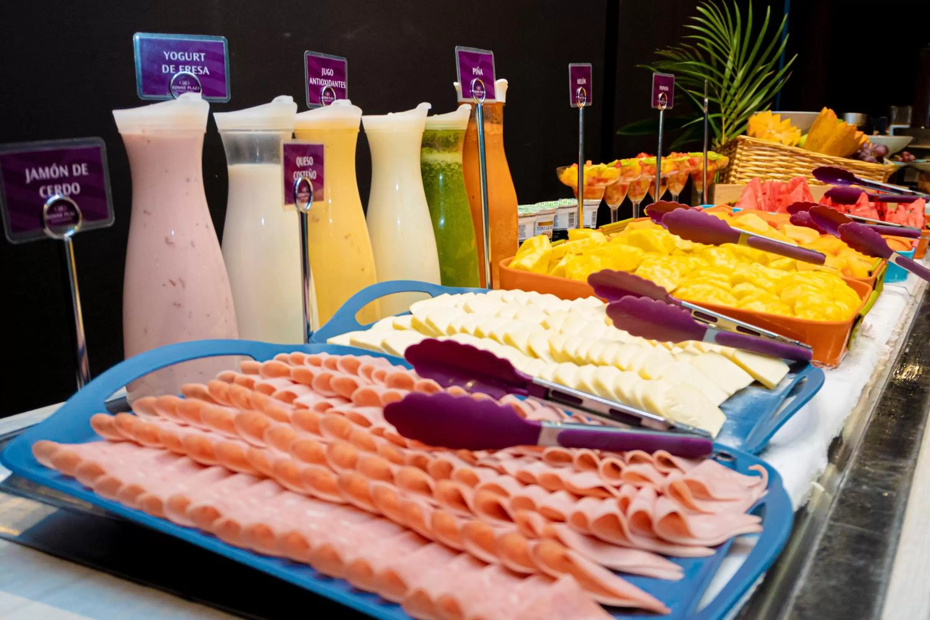 Restaurant/places to eat in Crowne Plaza Barranquilla by IHG