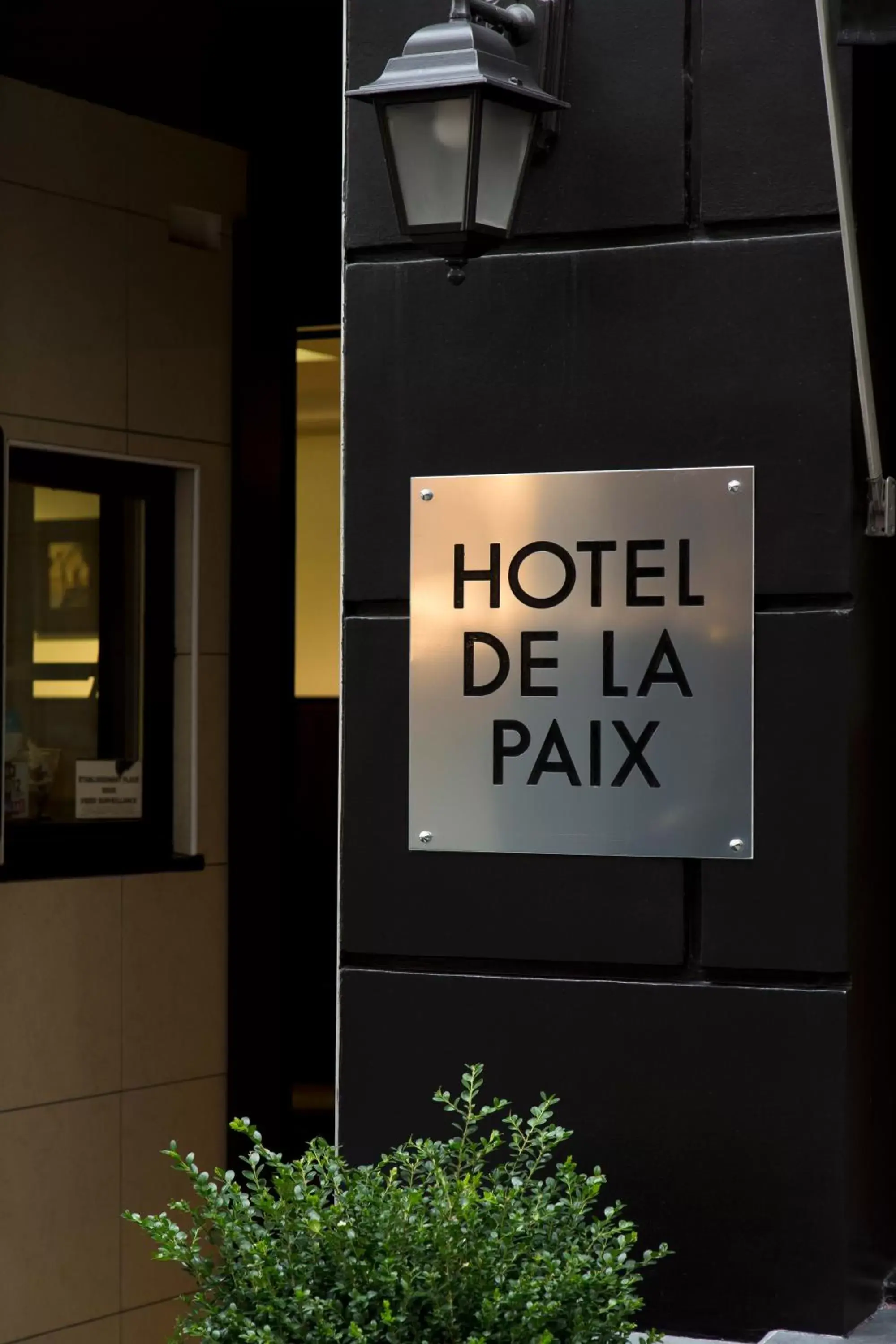 Property logo or sign in Hotel de la Paix Tour Eiffel