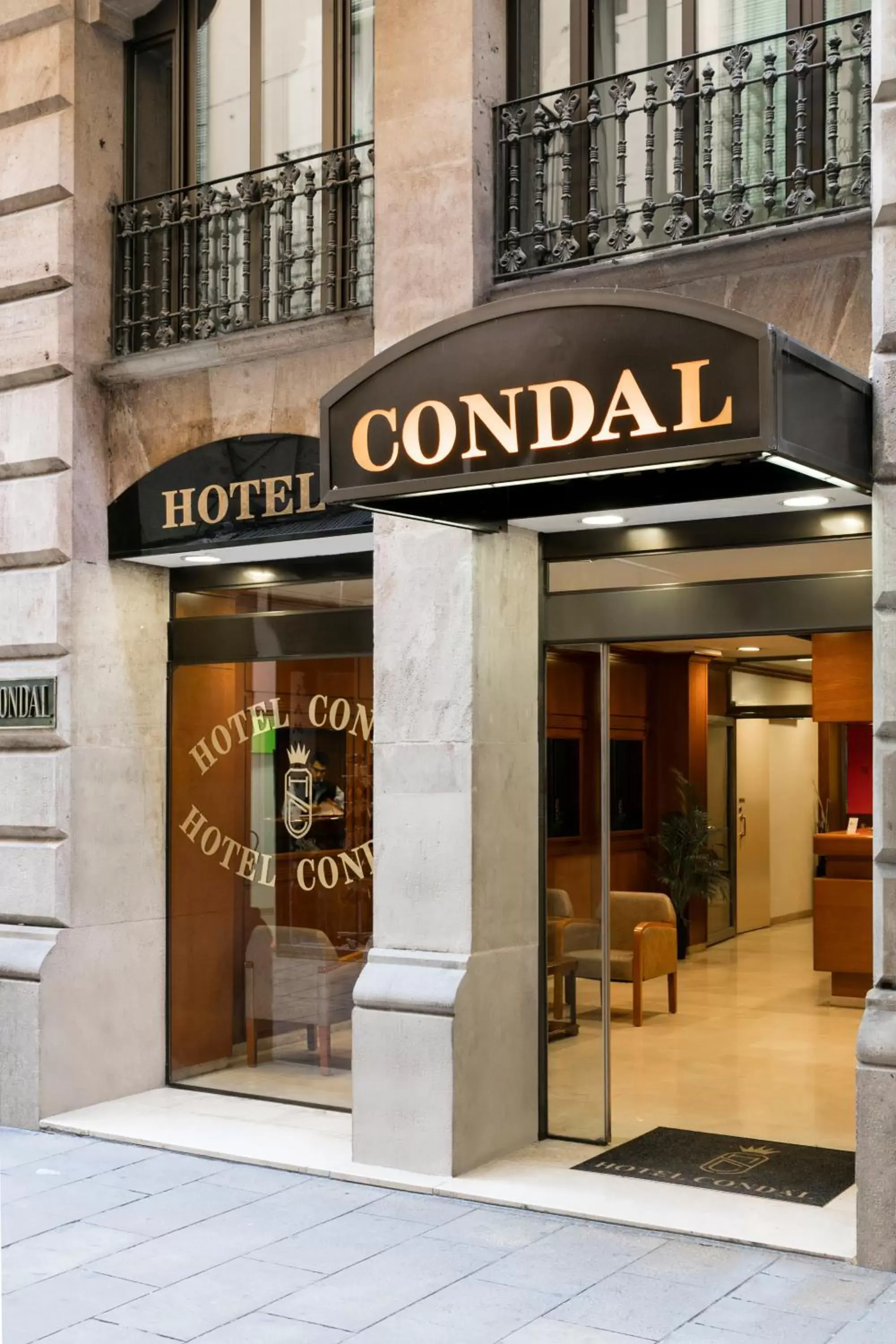 Facade/entrance in Hotel Condal