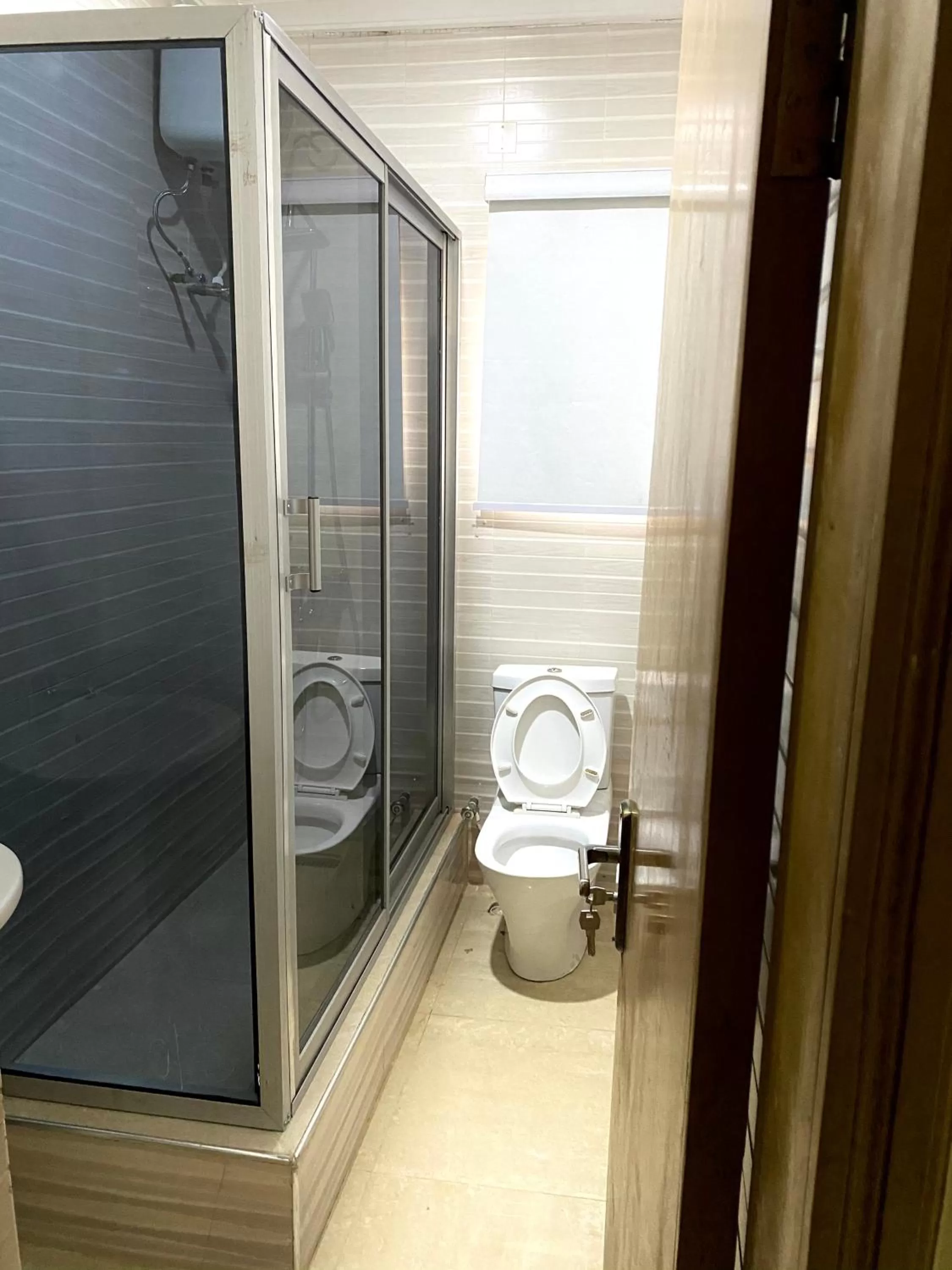 Nue-Crest Hotels & Suites