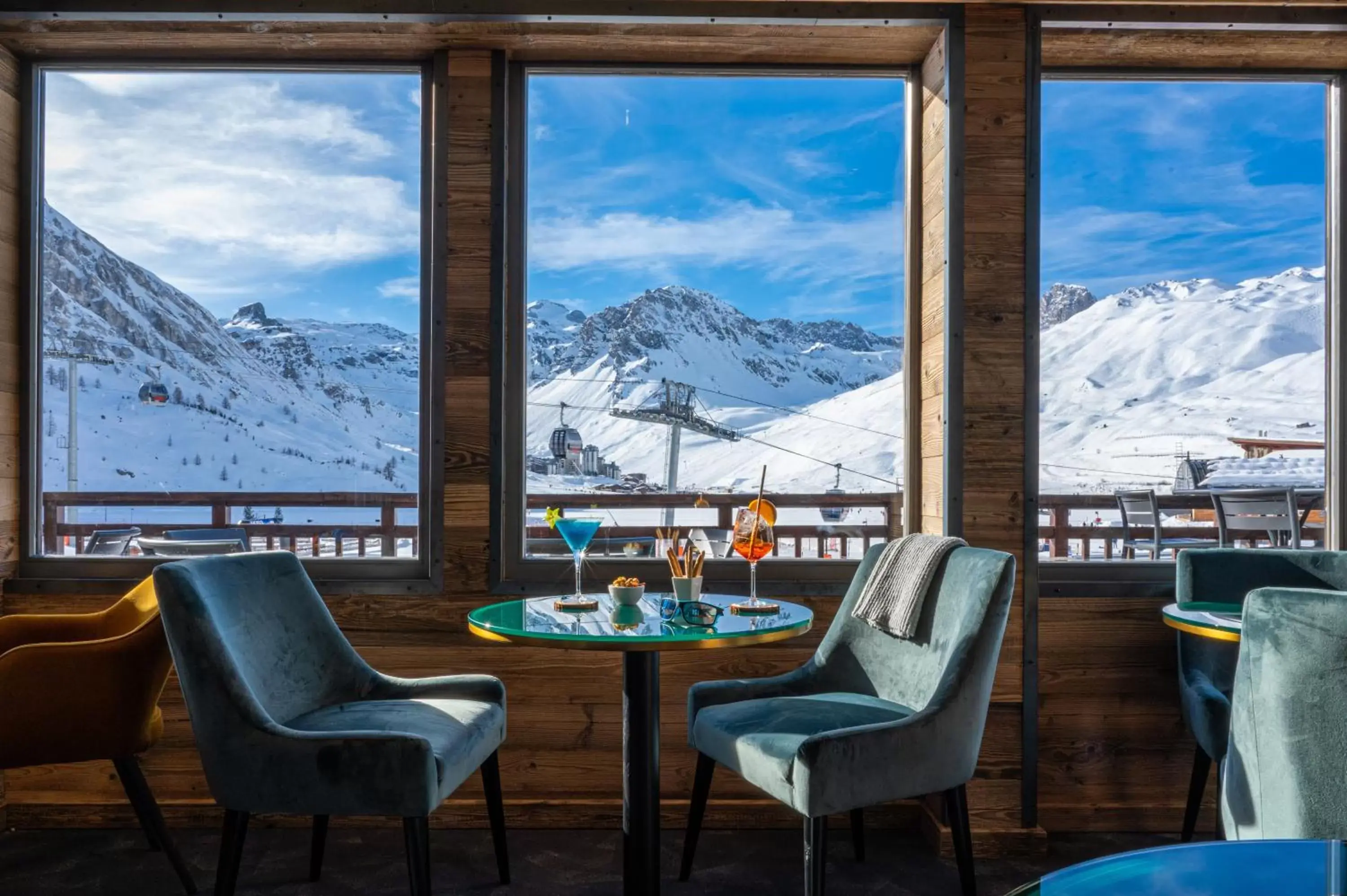 Lounge or bar, Mountain View in Hôtel Le Levanna by Les Etincelles
