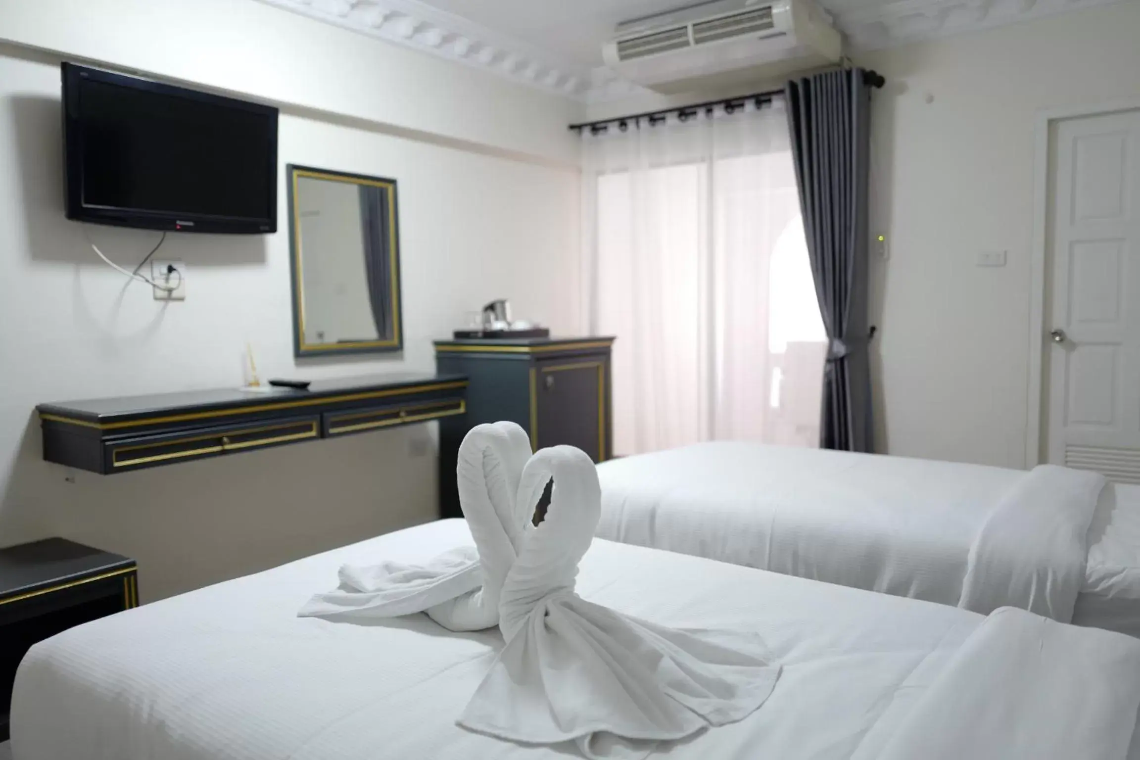 Bedroom, Bed in Romance Hotel Sukhumvit 97