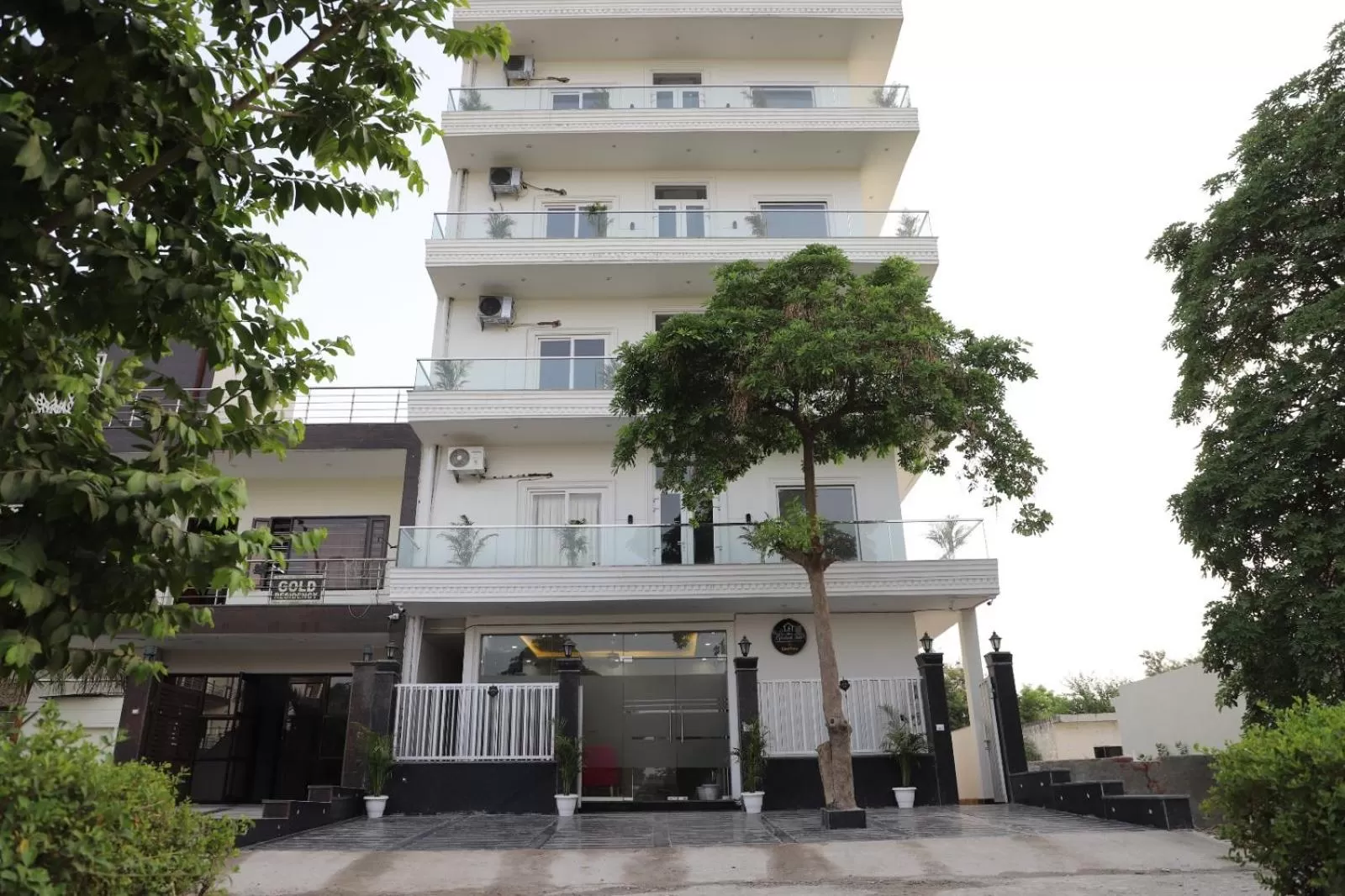 Property Building in Opulent Inn by Lime Tree Hotels