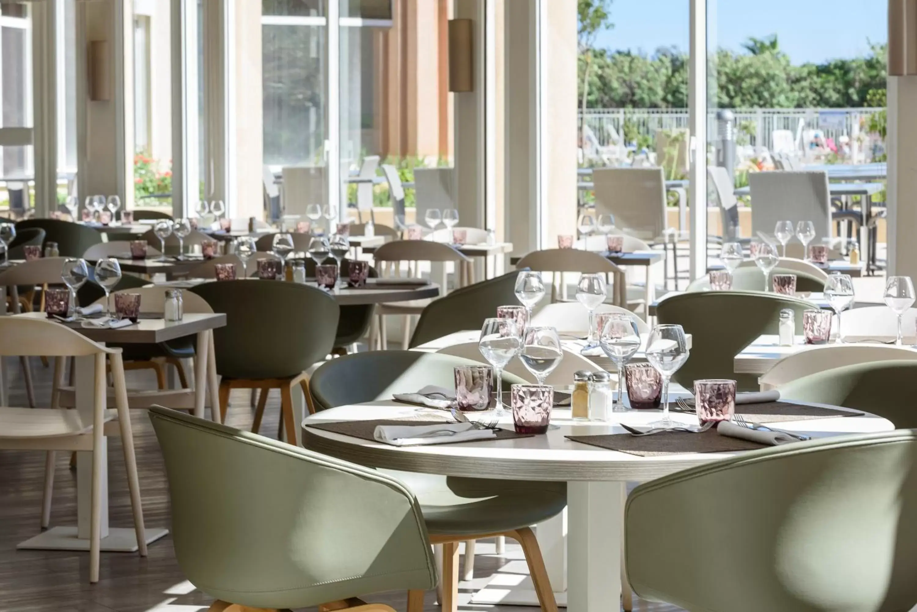 Restaurant/Places to Eat in Mercure Thalasso & Spa Port Fréjus