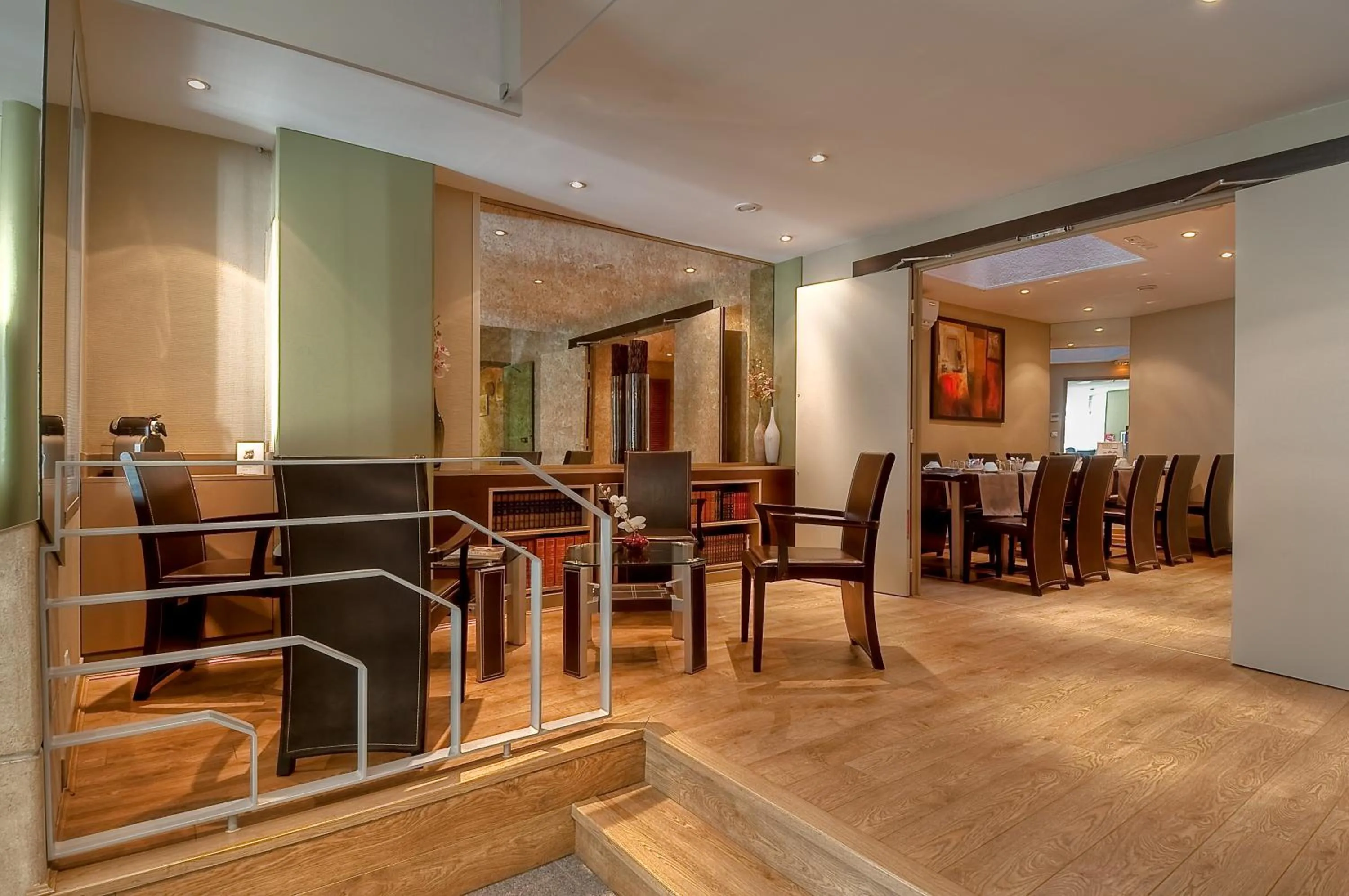 Property building in Hôtel de France Quartier Latin