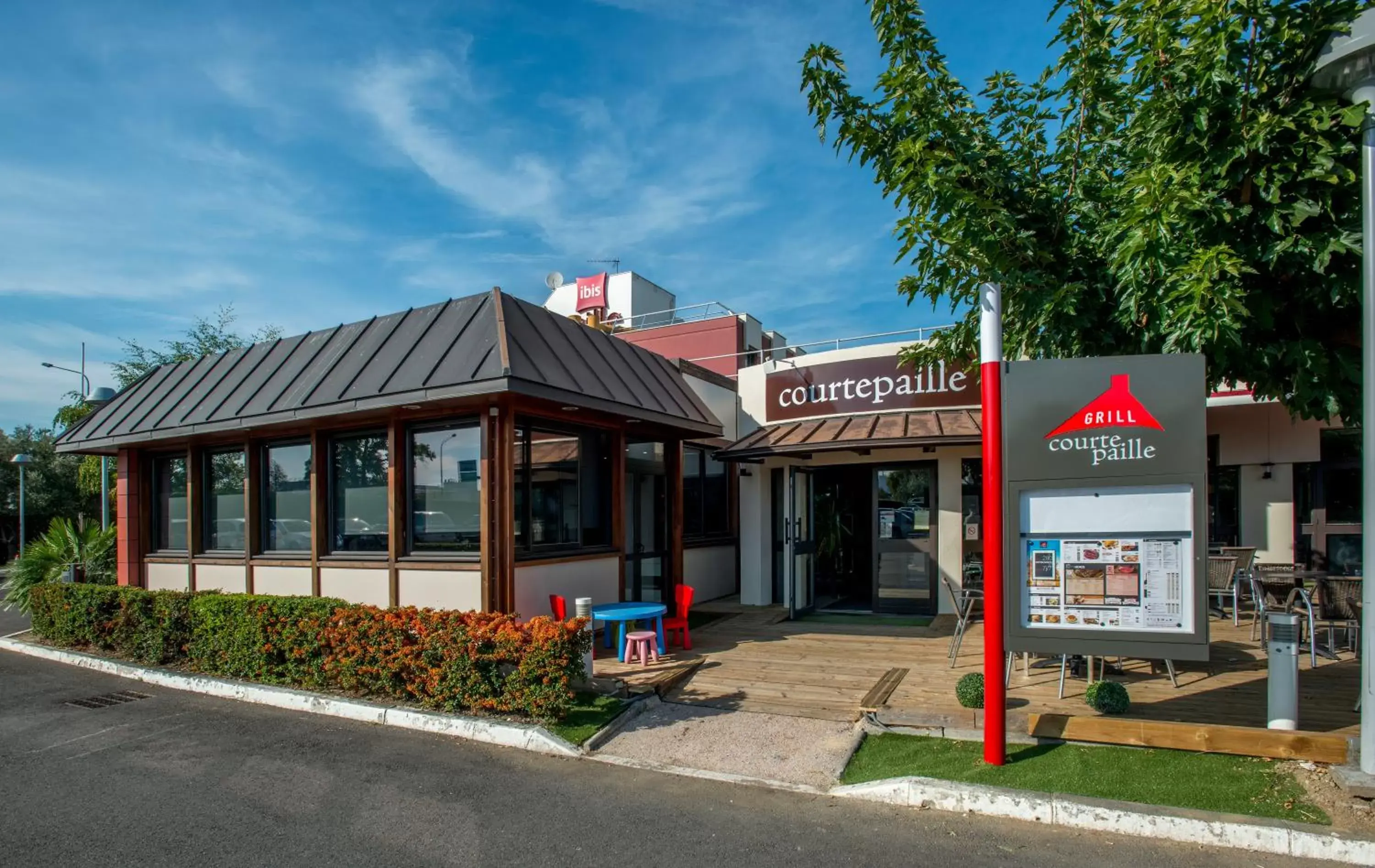 Restaurant/places to eat, Facade/Entrance in ibis Toulouse Aeroport