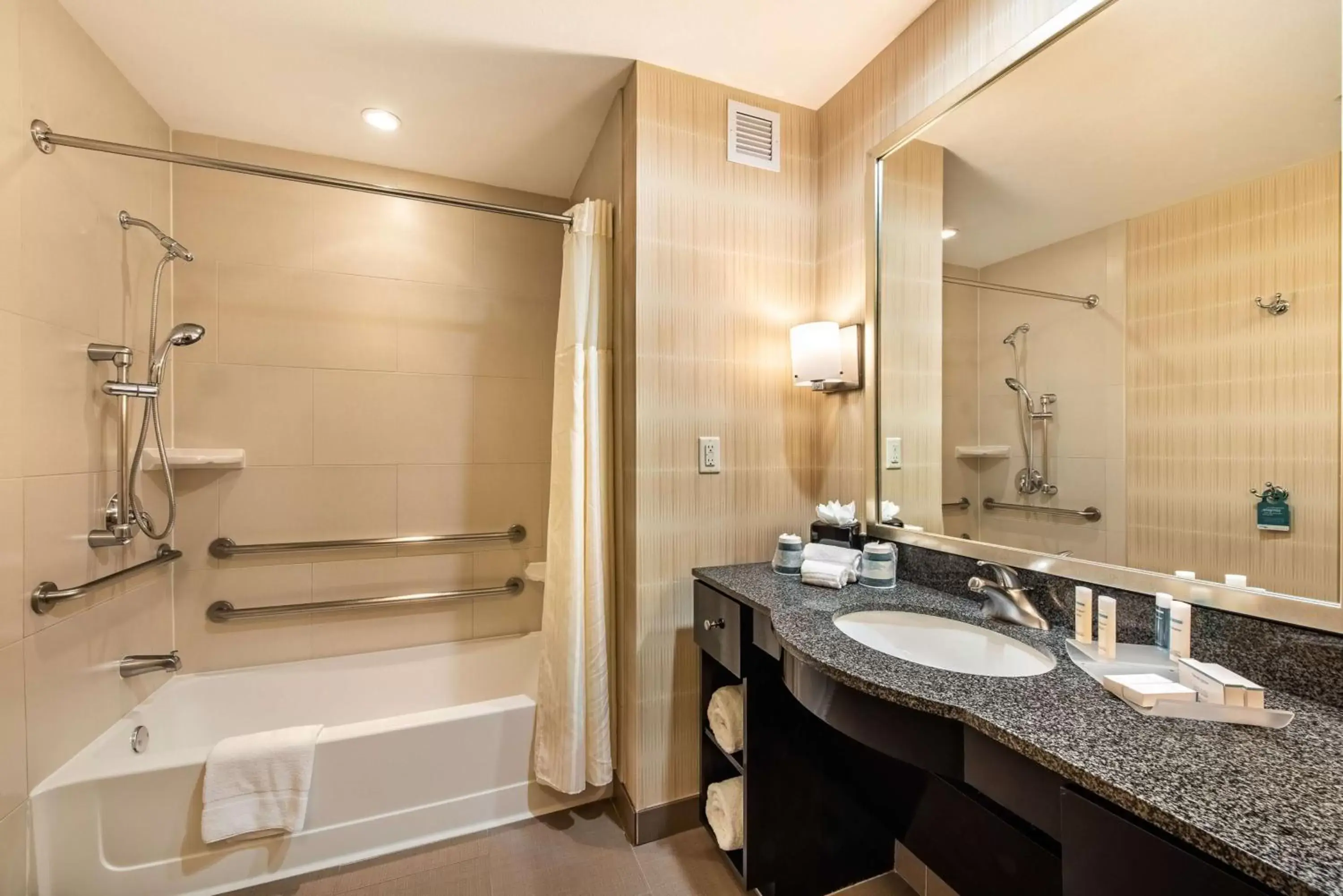 Bathroom in Homewood Suites by Hilton Oxnard/Camarillo