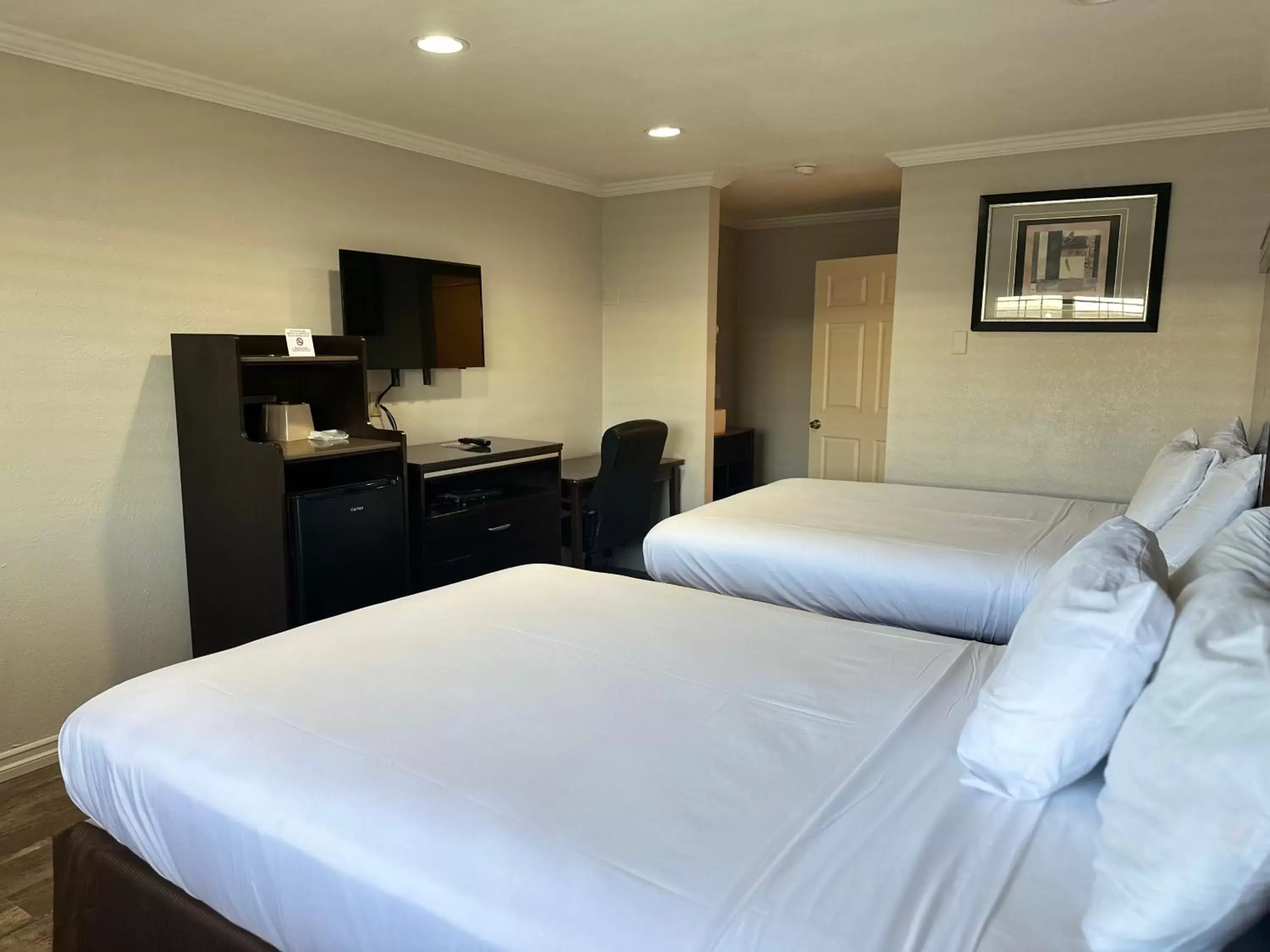 Photo of the whole room, Bed in Rodeway Inn National City San Diego South