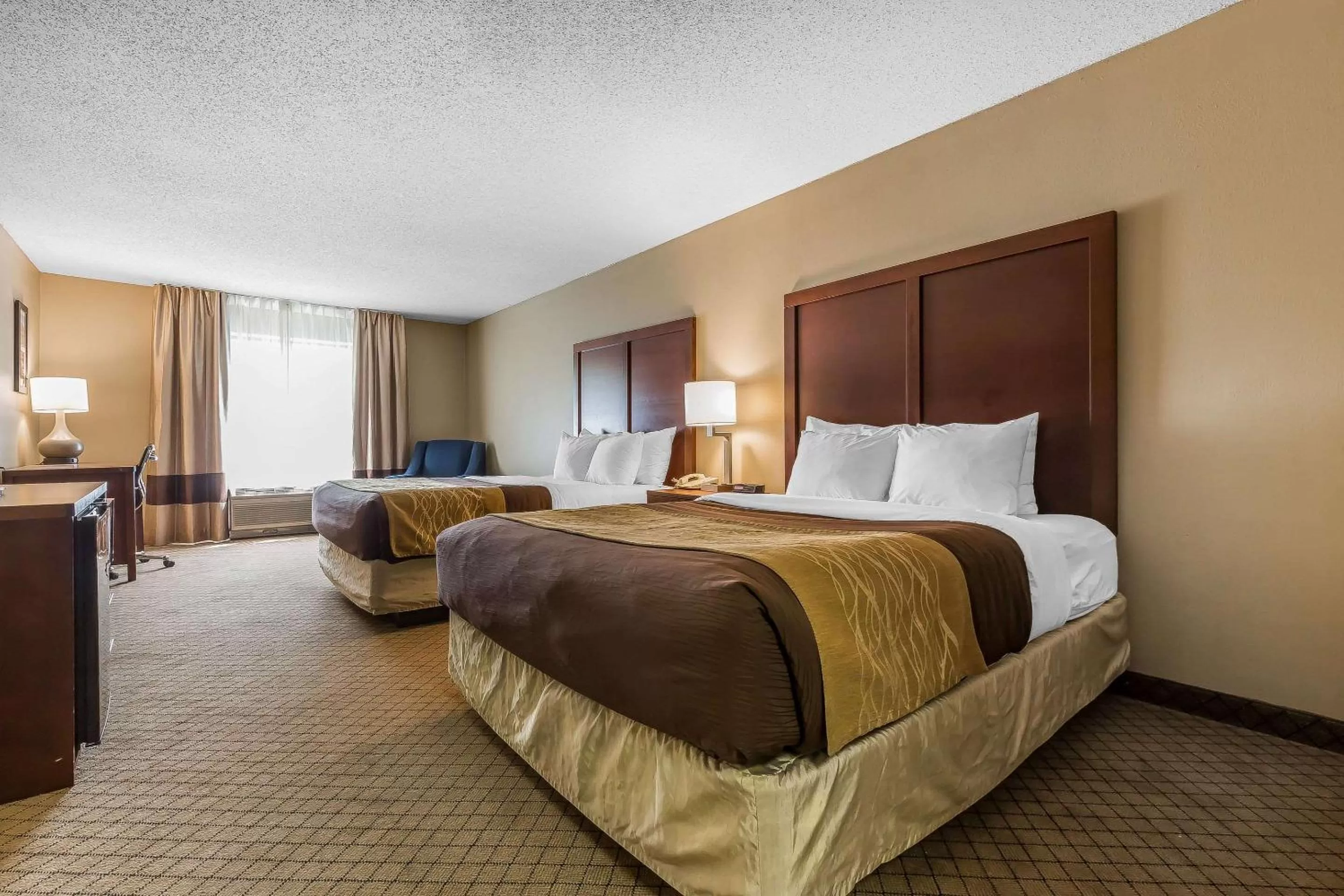 Photo of the whole room, Bed in Comfort Inn & Suites Mishawaka-South Bend