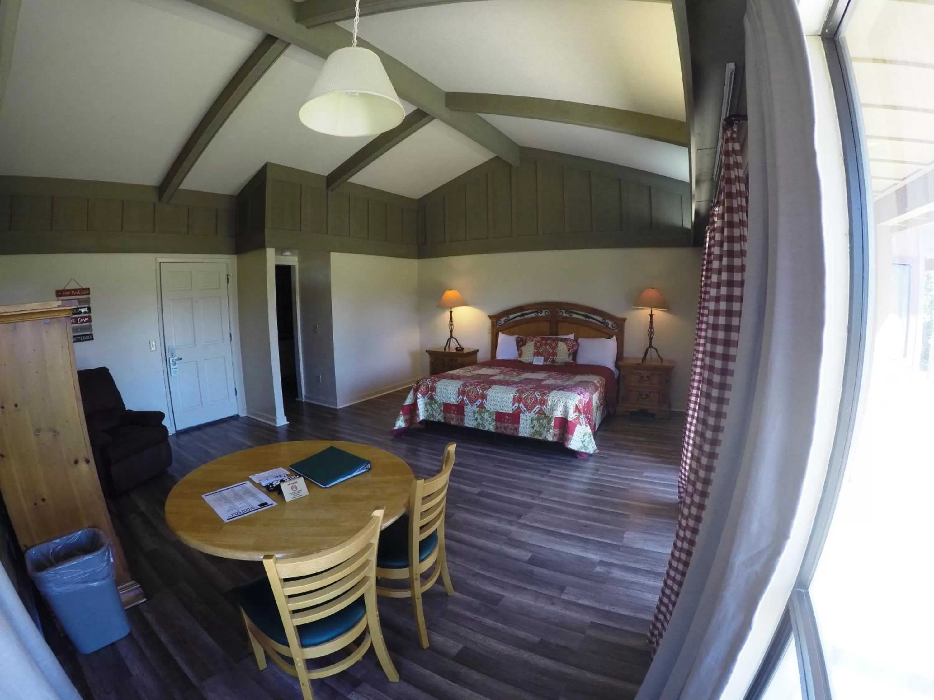 Photo of the whole room, Bed in Ridgemark Golf Club and Resort