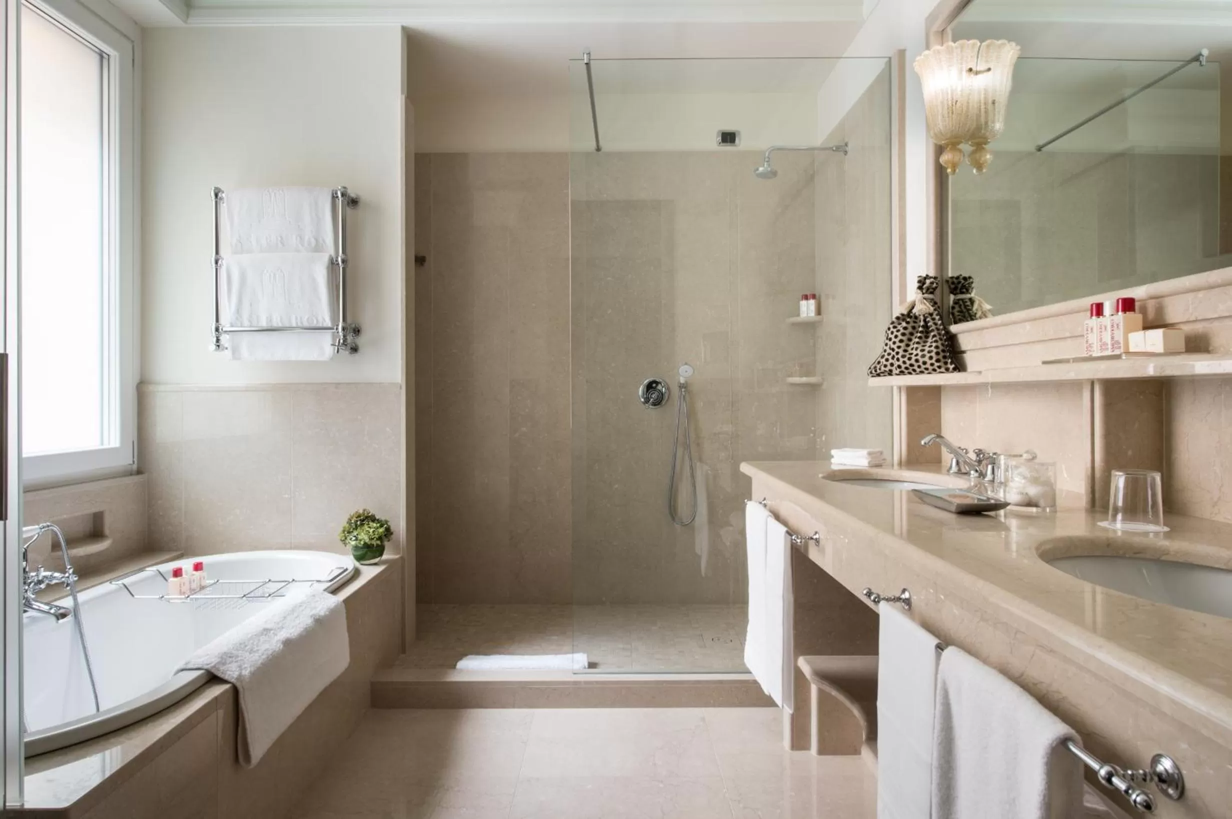 Bathroom in Hassler Roma