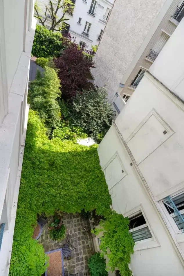 Garden in Nouvel Hôtel