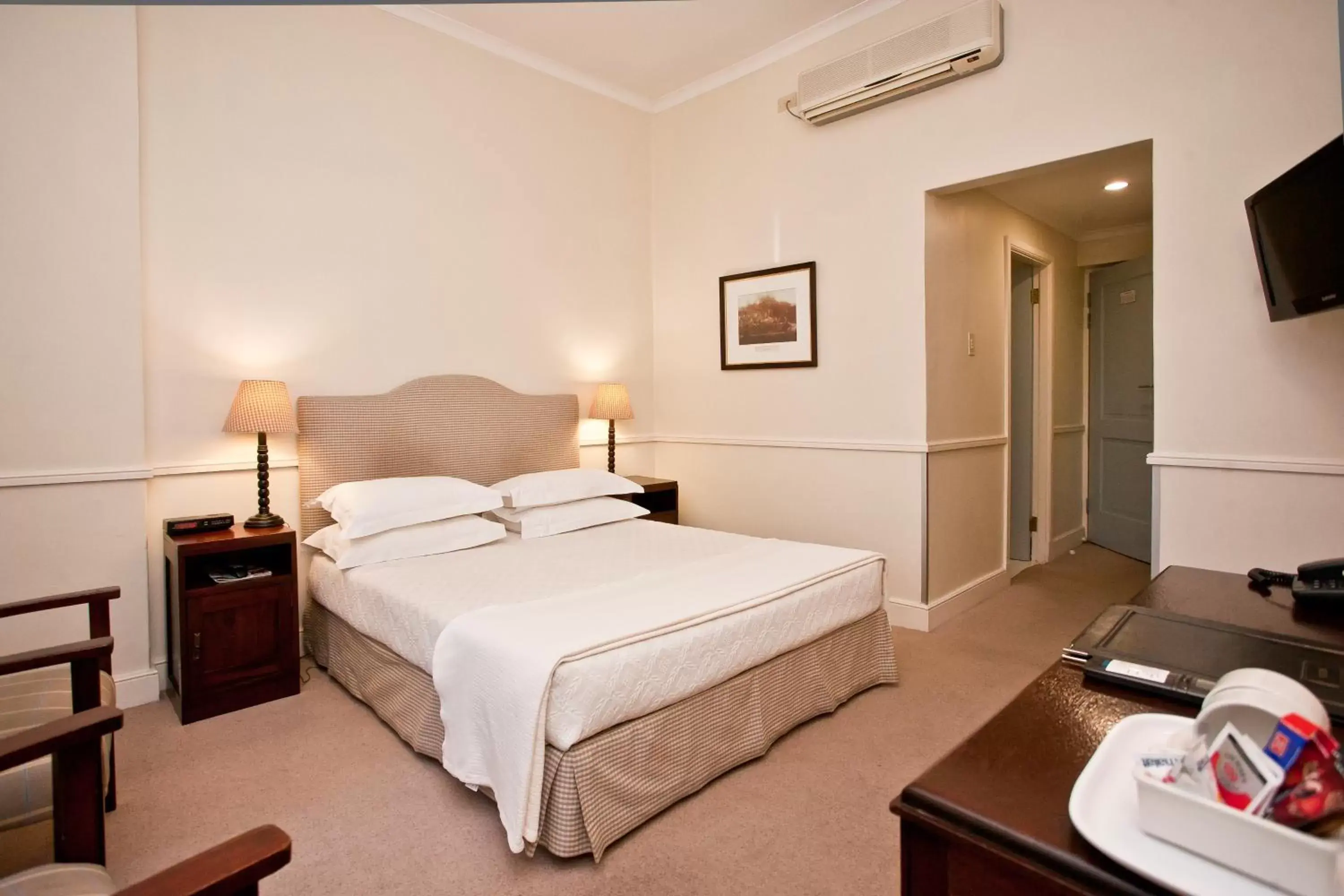 Standard Double Room in Queens Hotel by BON Hotels