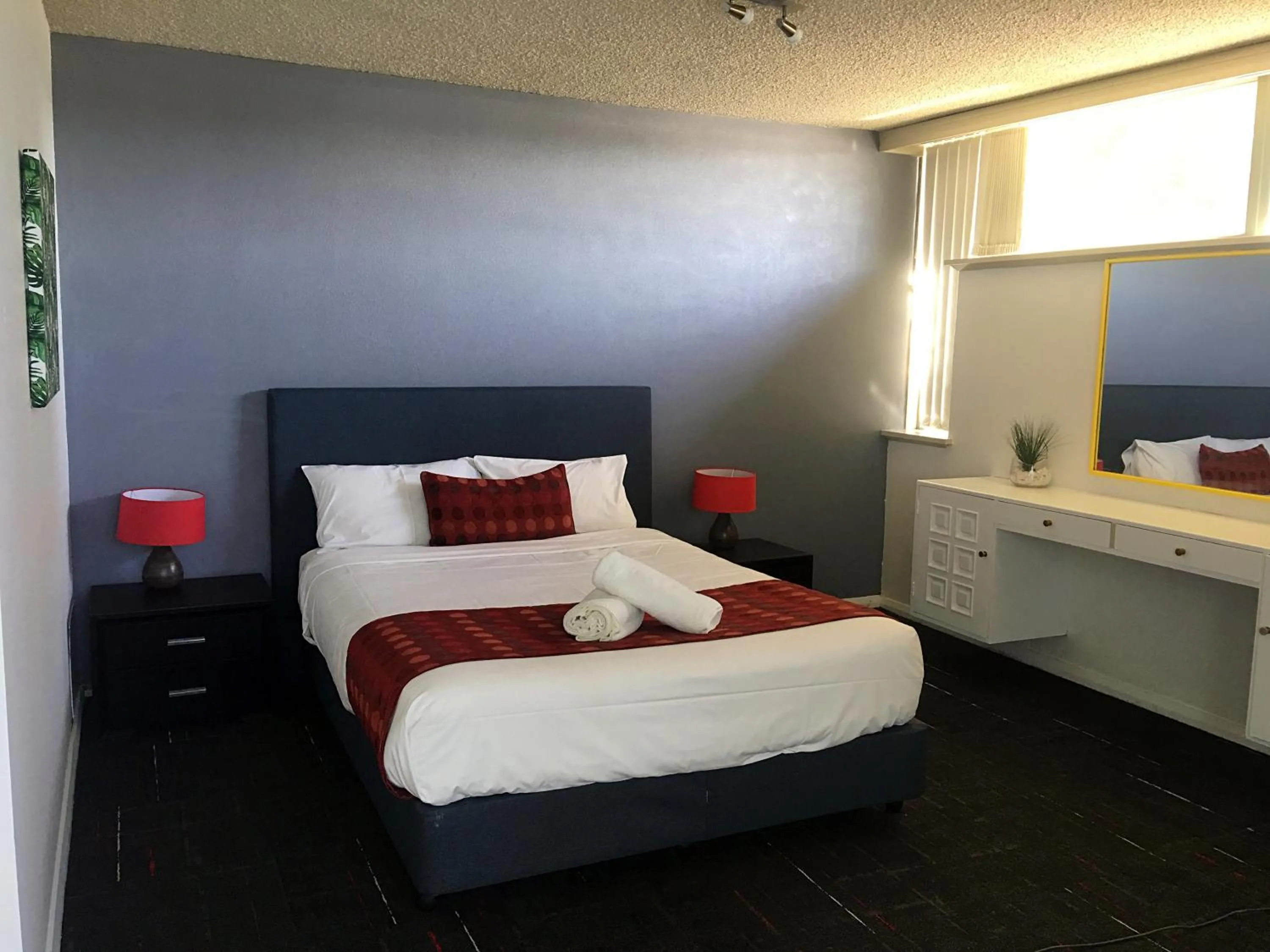 Bed in Parkdale Motor Inn