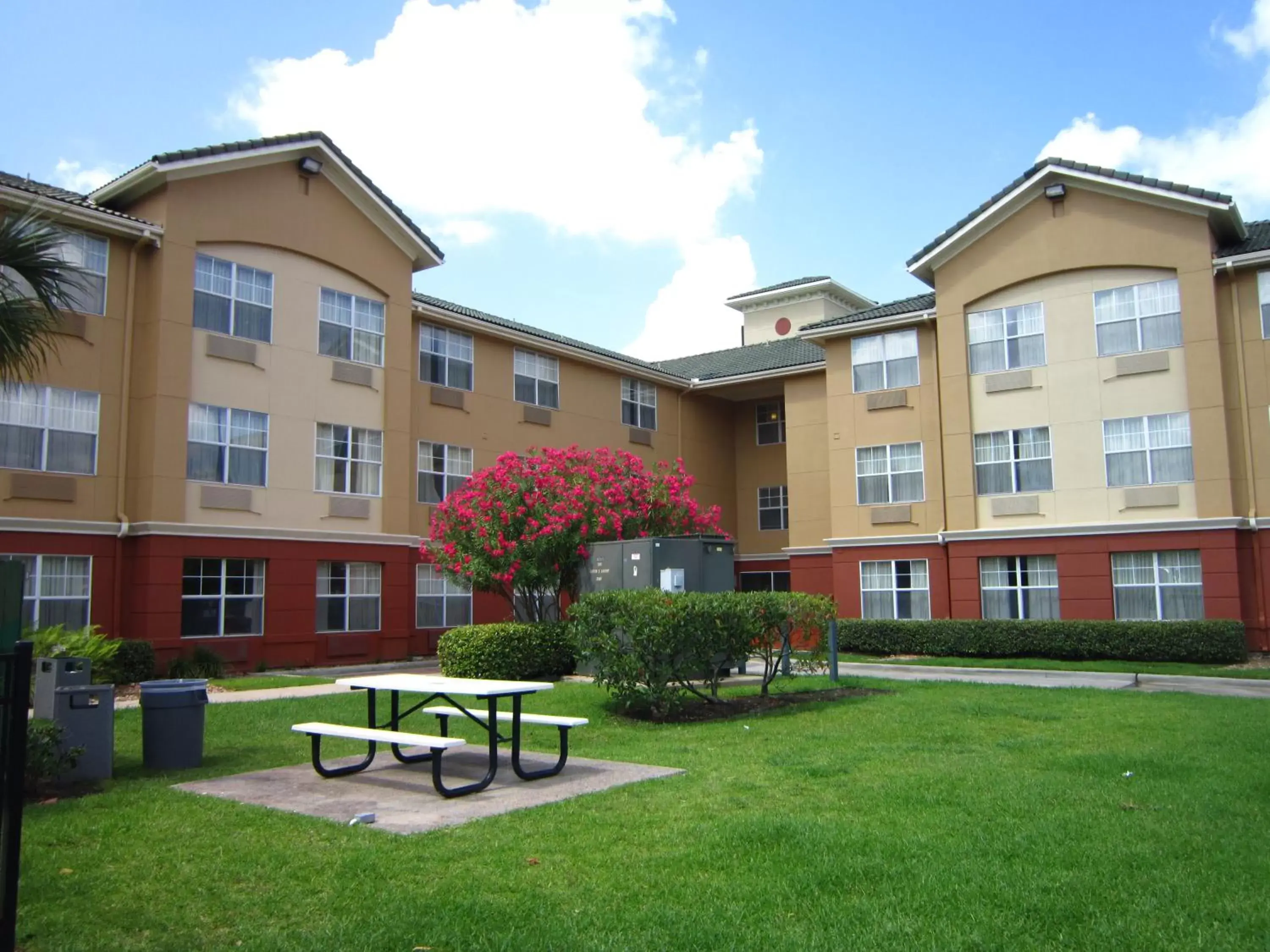 Area and facilities, Property Building in Extended Stay America Suites - Houston - Med Ctr - NRG Park - Braeswood Blvd