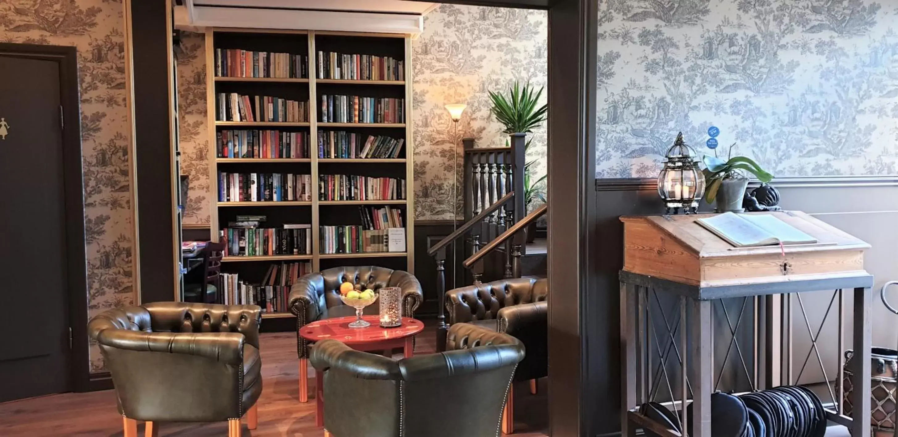 Library in Hotell Linnea; Sure Hotel Collection by Best Western