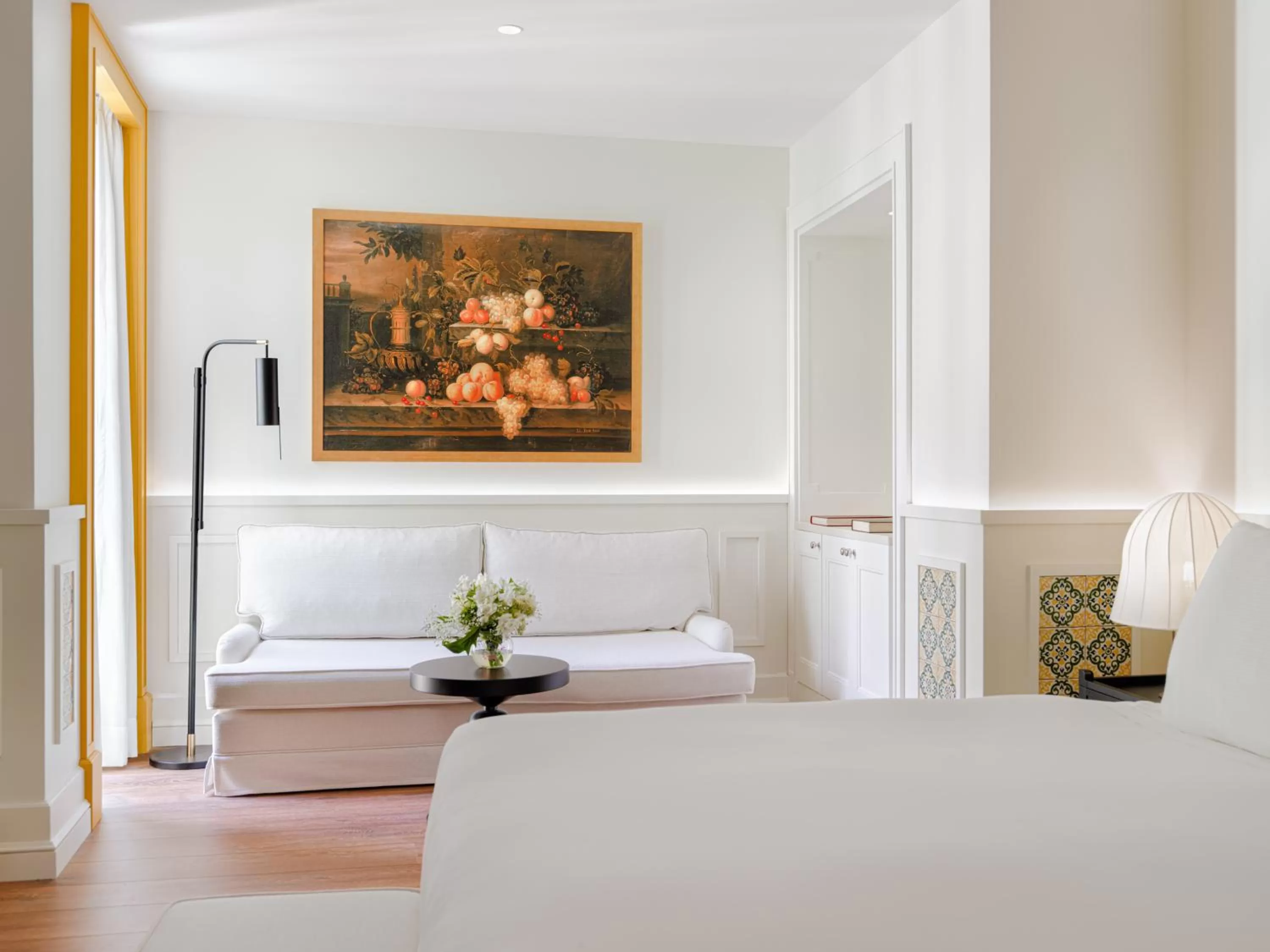 Photo of the whole room, Bed in H10 Casa de la Plata