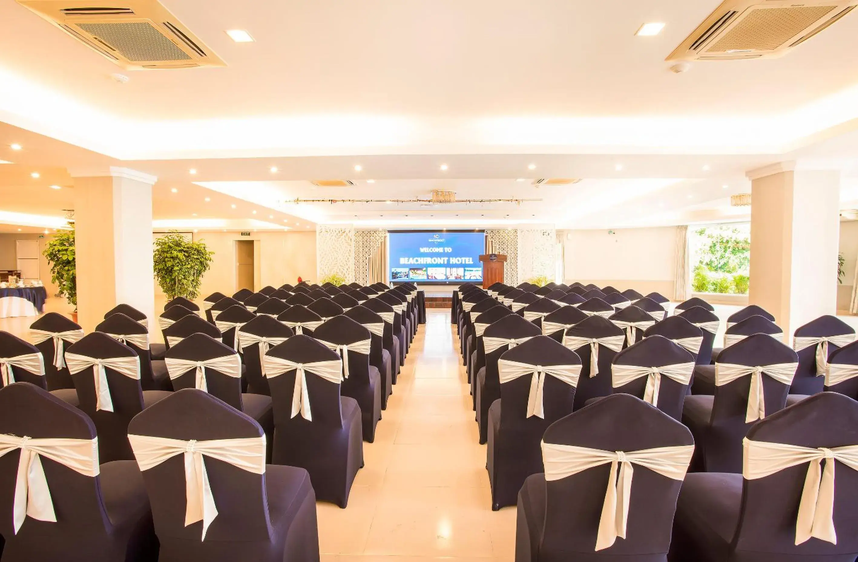 Business facilities in Beachfront Hotel