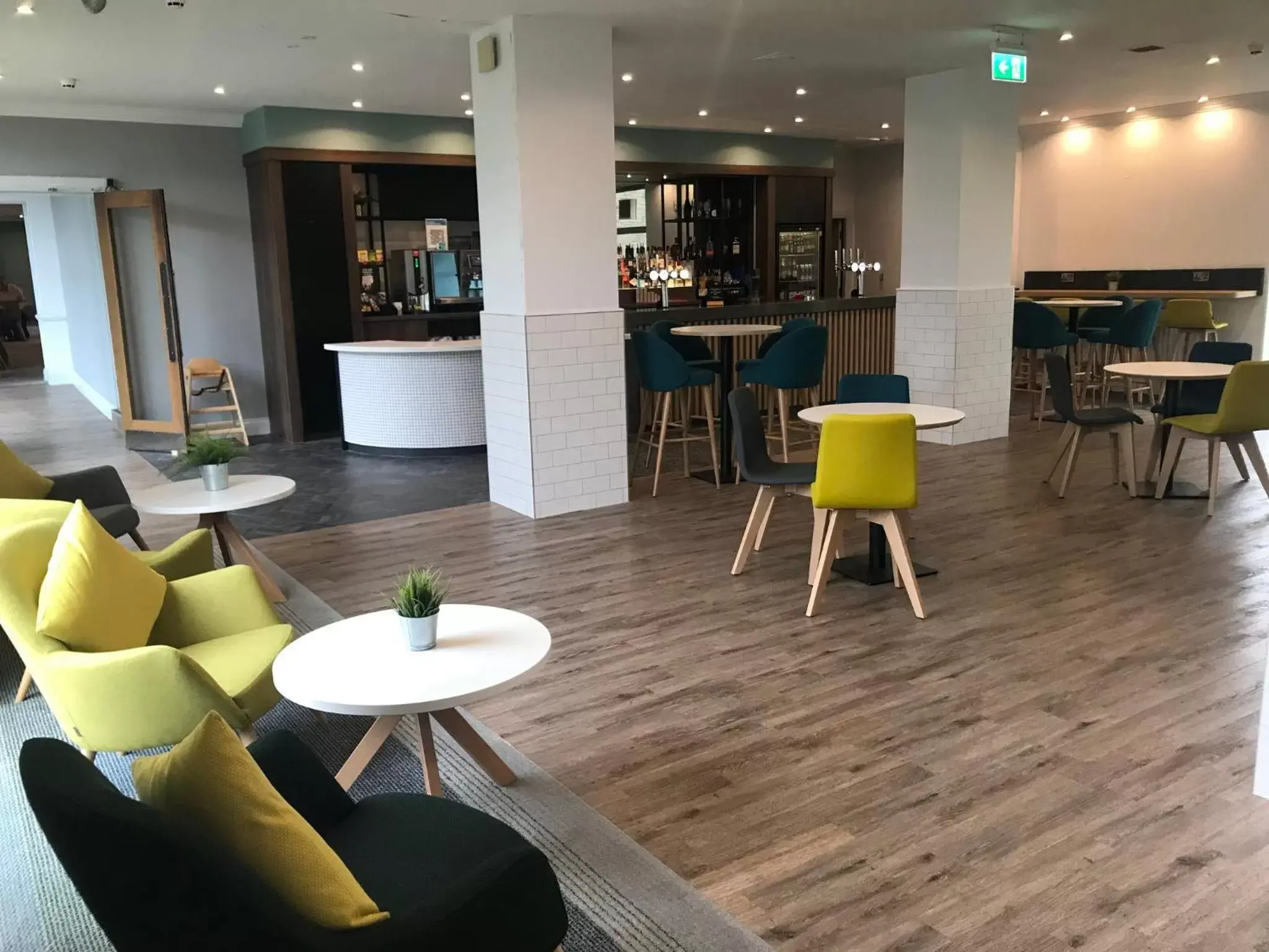 Lounge or bar, Lounge/Bar in Holiday Inn Doncaster A1- M Jct 36, an IHG Hotel