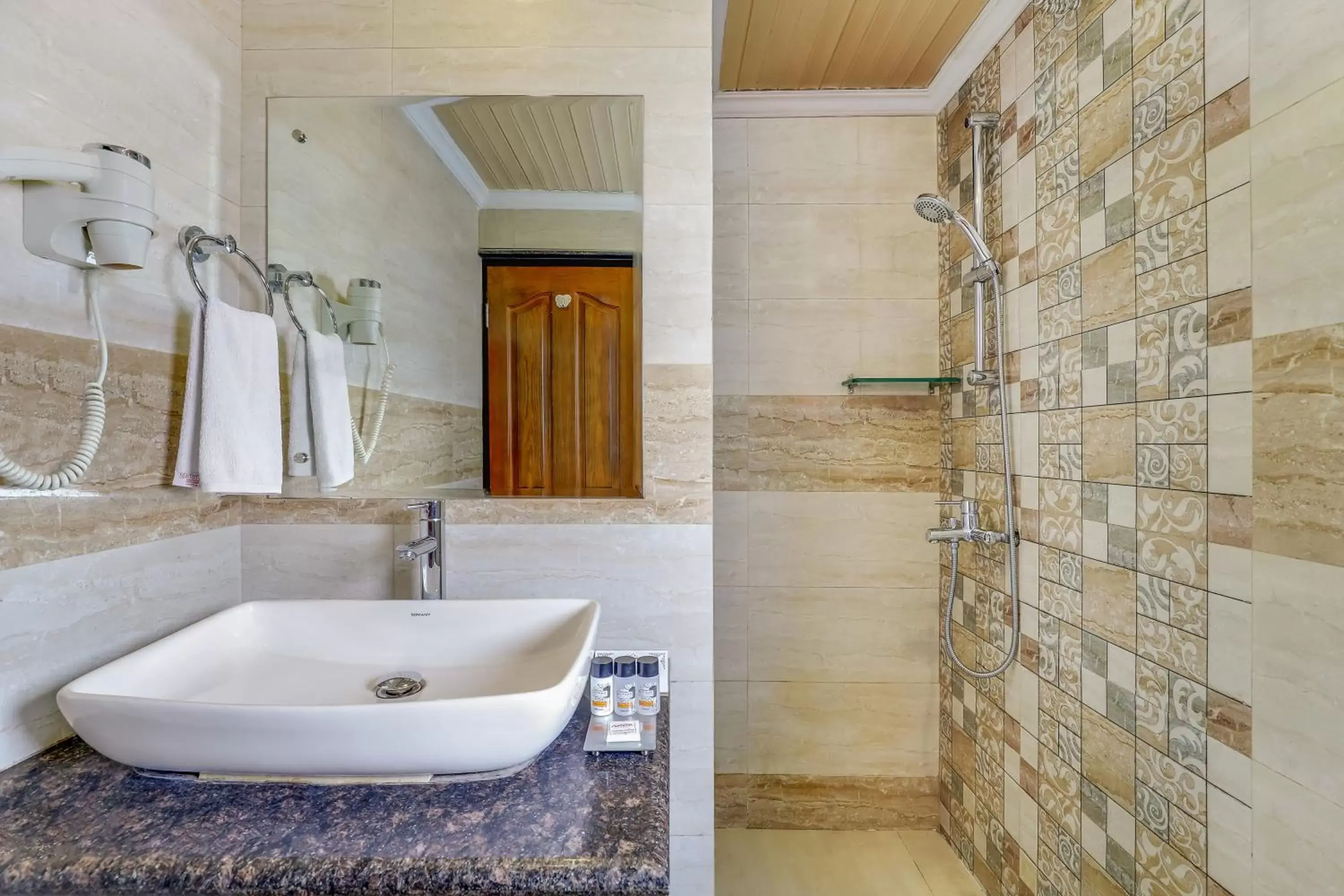 Shower, Bathroom in Summit Hermon Hotel & Spa