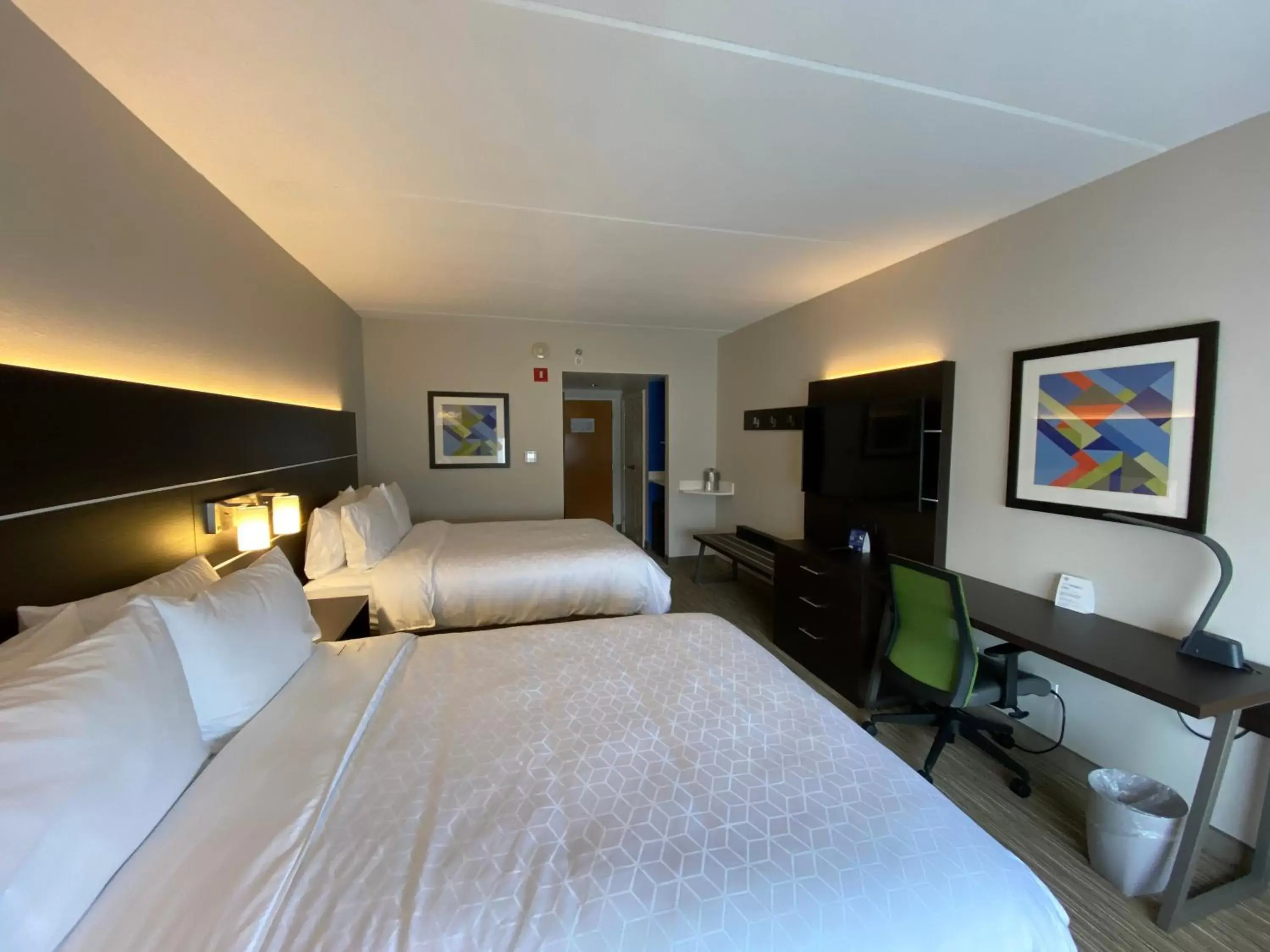 Bed in Holiday Inn Express & Suites - Prospect Heights, an IHG Hotel