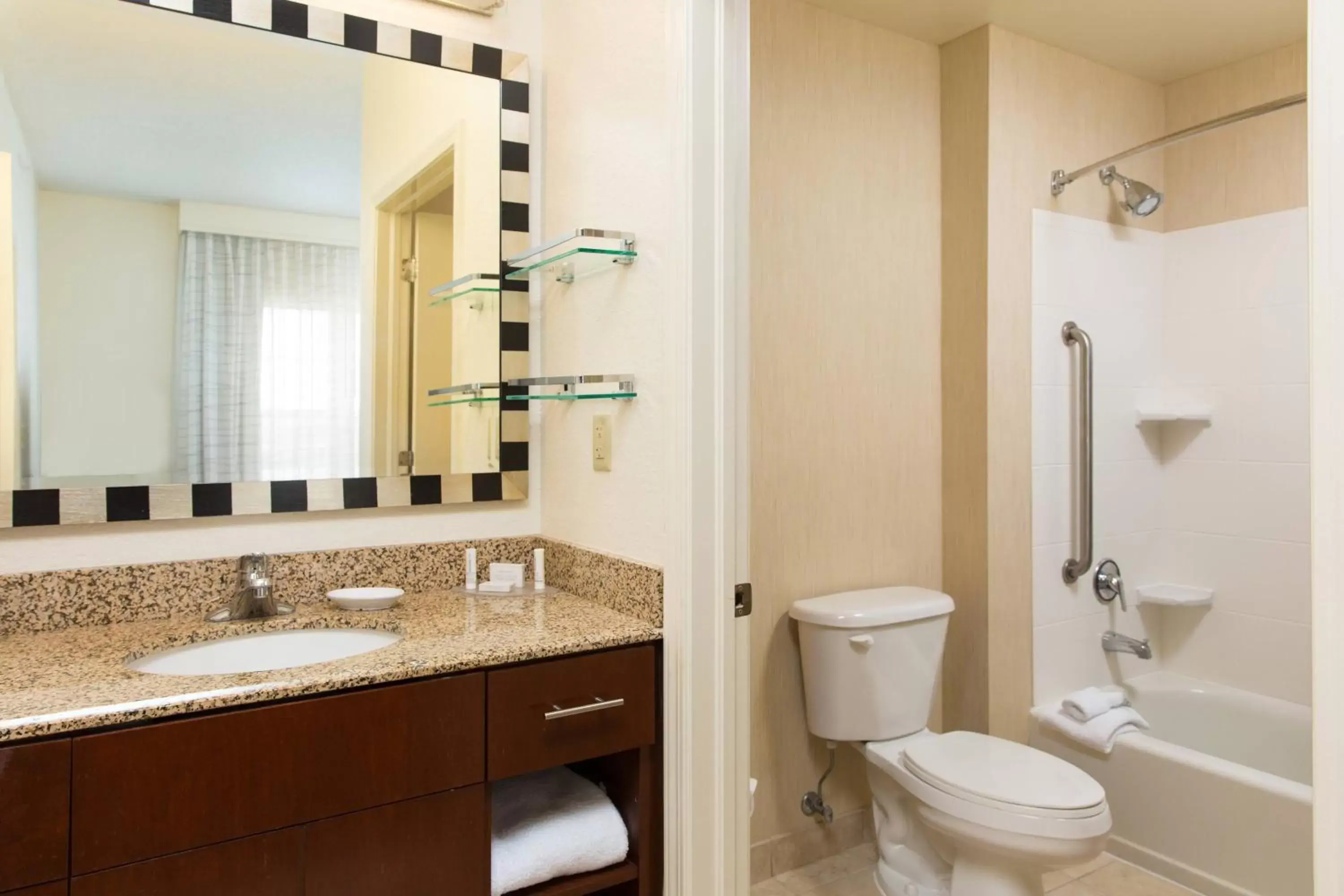 Bathroom in Residence Inn Kansas City Airport