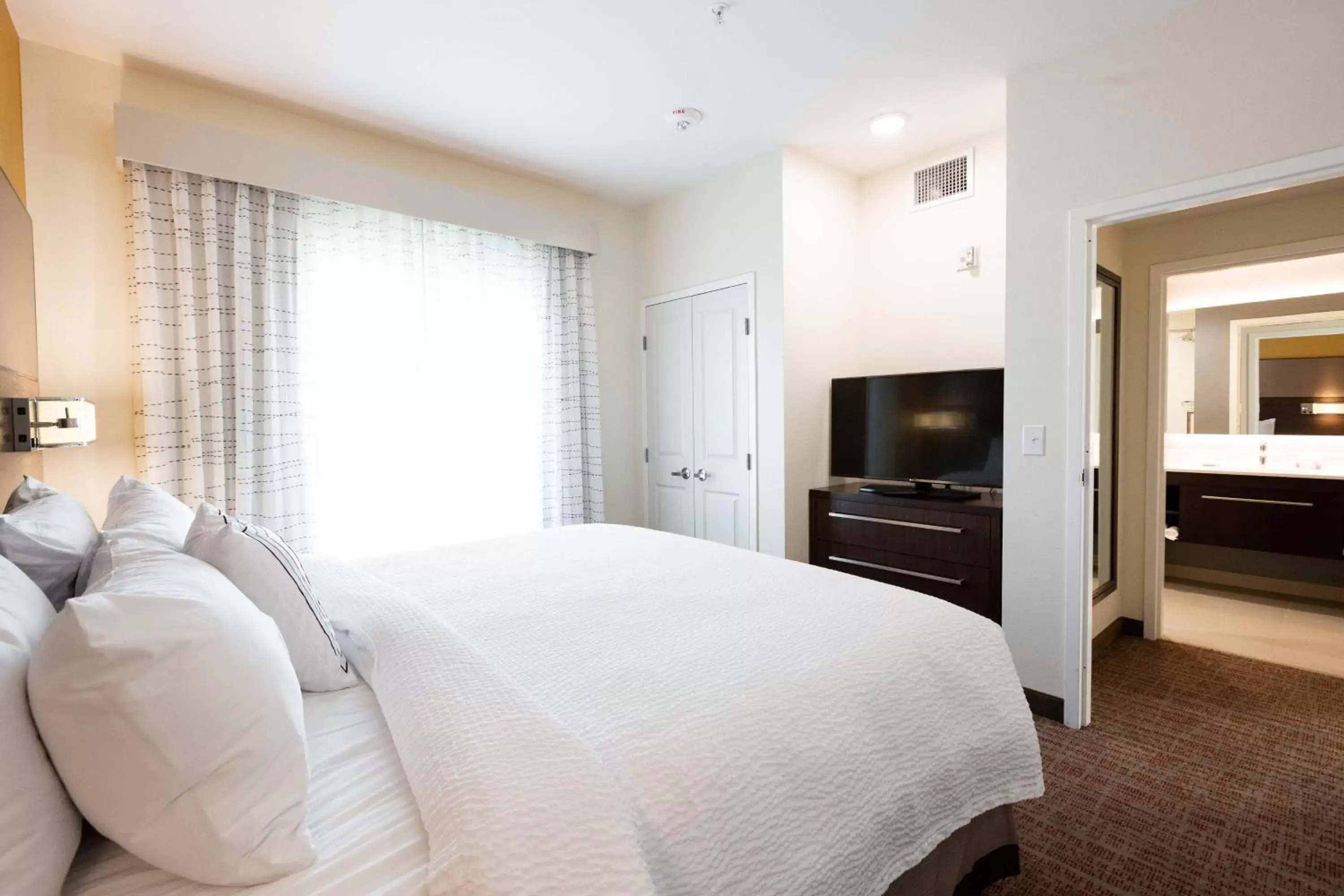 Bedroom, Bed in Residence Inn by Marriott Oklahoma City North/Quail Springs